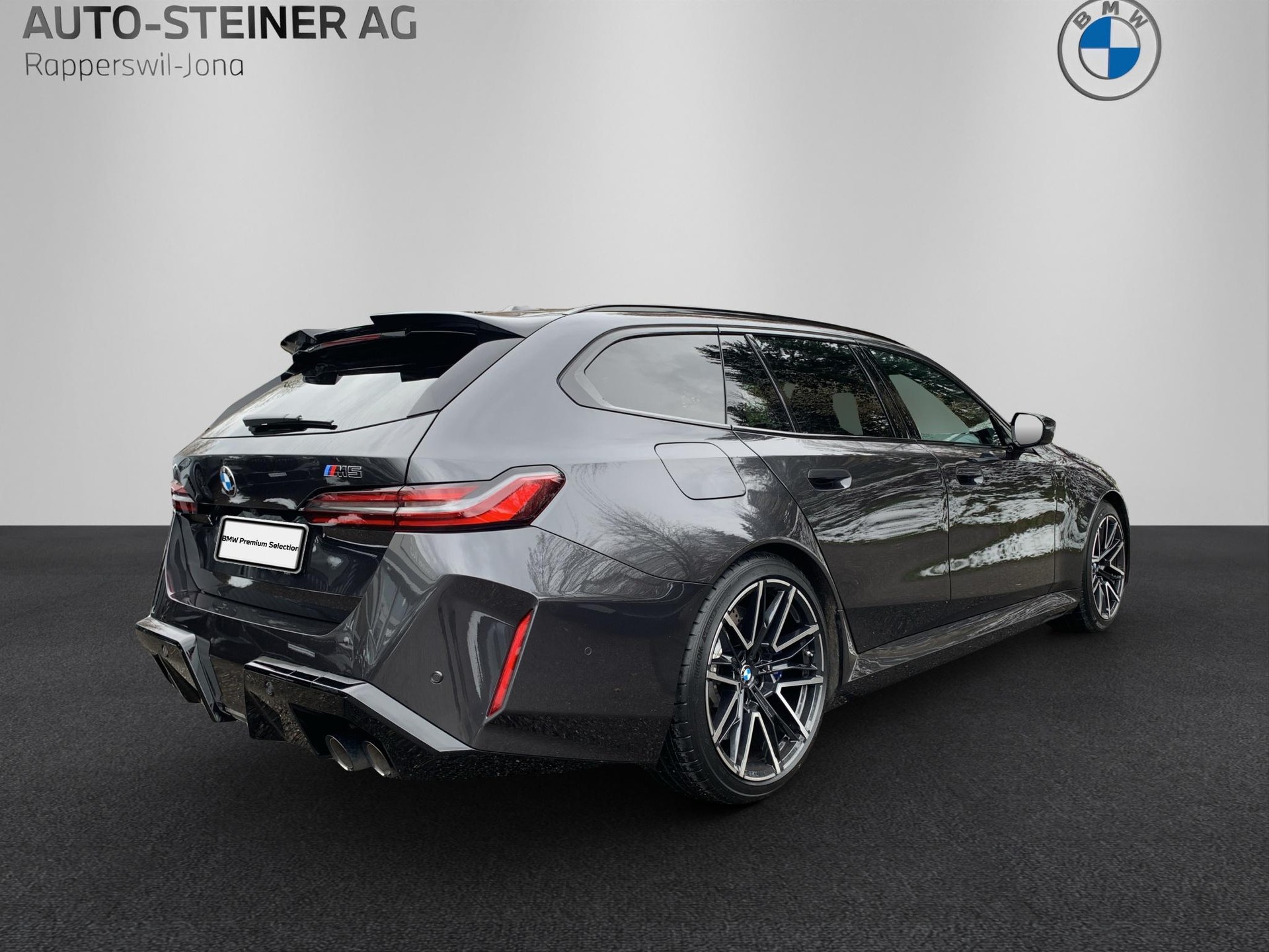 BMW M5 xDrive Touring-image-4