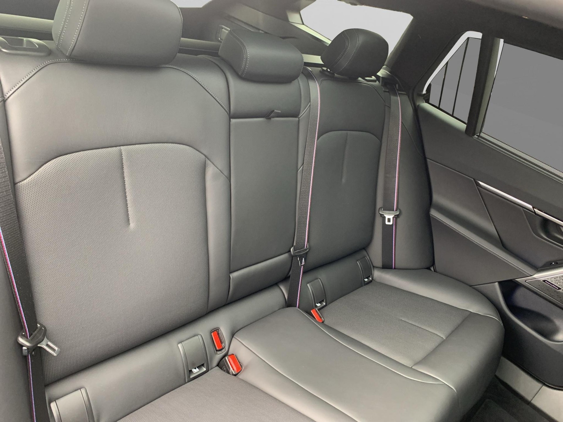 BMW M5 xDrive Touring-image-19