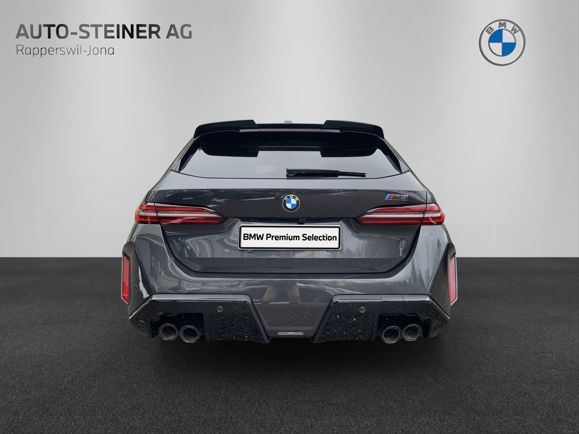 BMW M5 xDrive Touring-showroom-element-3