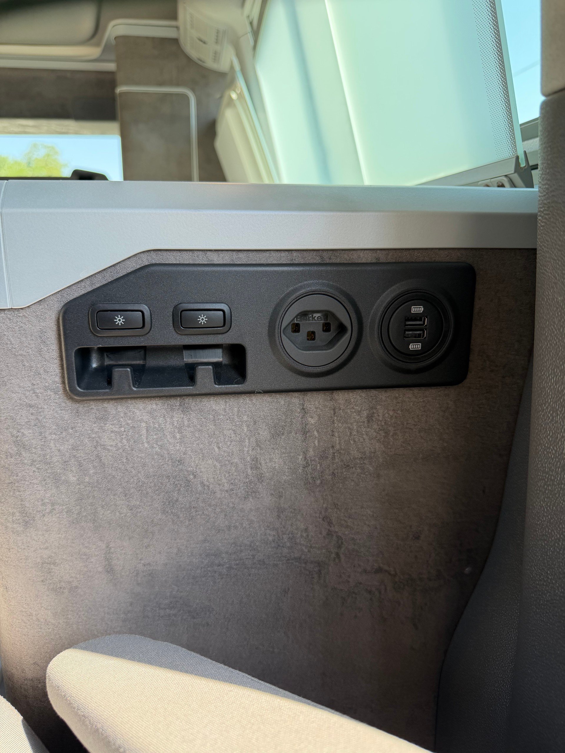 VW T6.1 California 2.0 TDI Ocean Edition Liberty DSG-image-14
