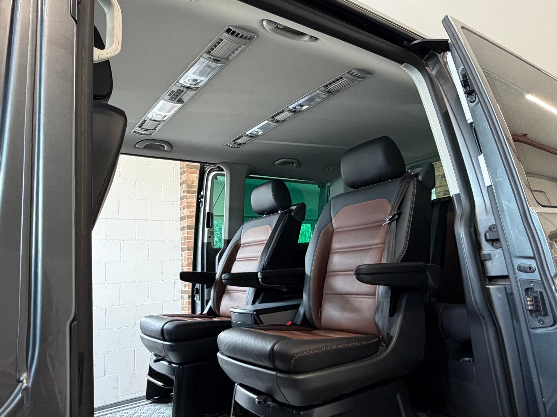 VW T6 Multivan 2.0 Bi-TDI Panamericana 4Motion DSG-image-11