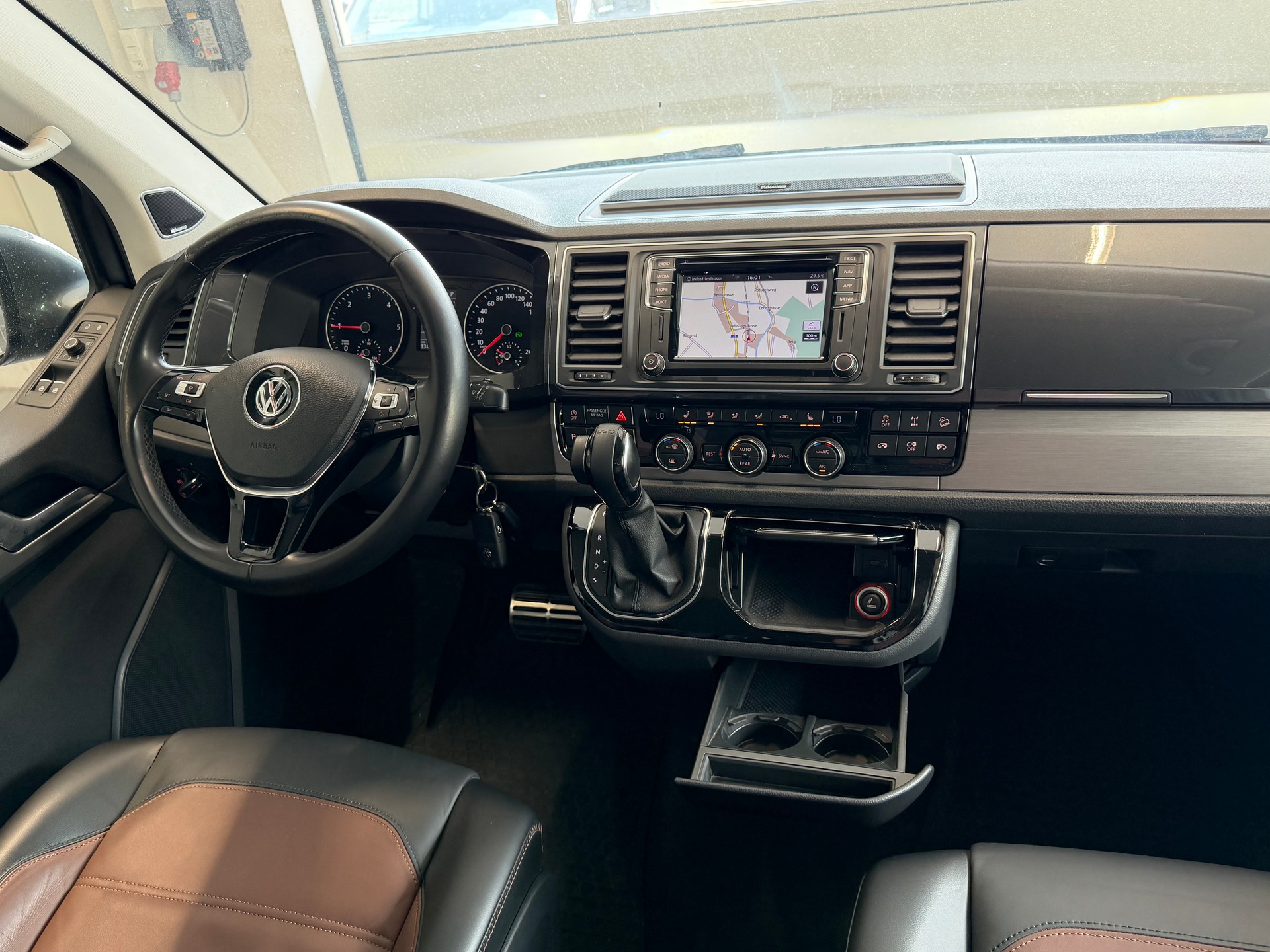 VW T6 Multivan 2.0 Bi-TDI Panamericana 4Motion DSG-image-8