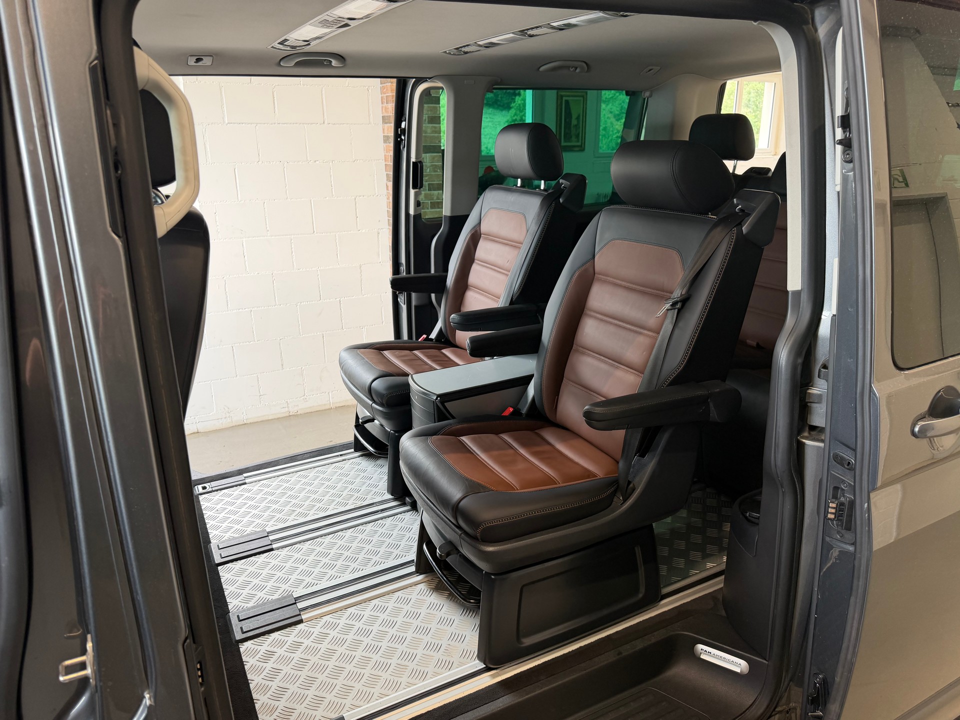 VW T6 Multivan 2.0 Bi-TDI Panamericana 4Motion DSG-image-10