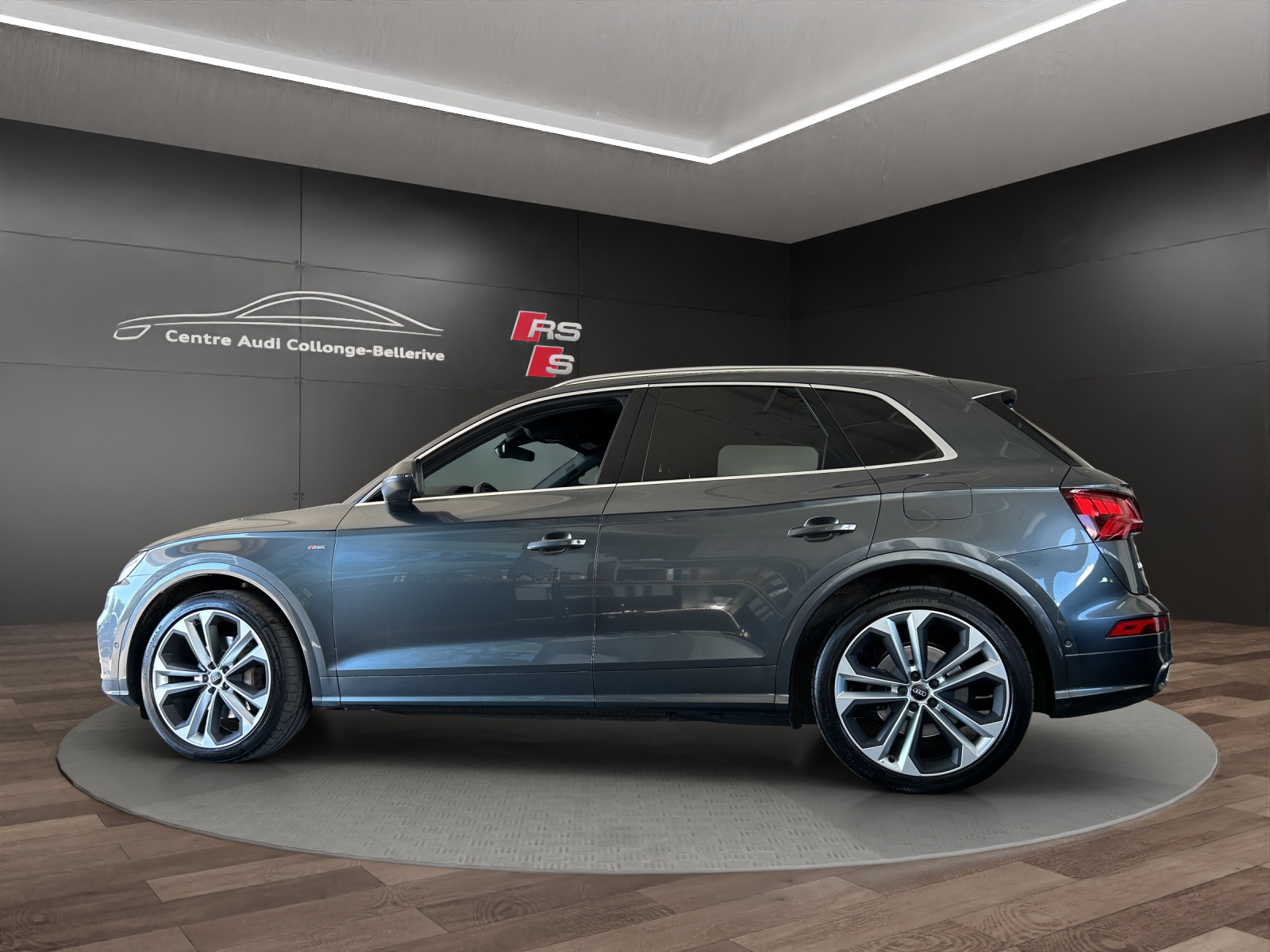 AUDI Q5 55 TFSI e sport quattro-image-2