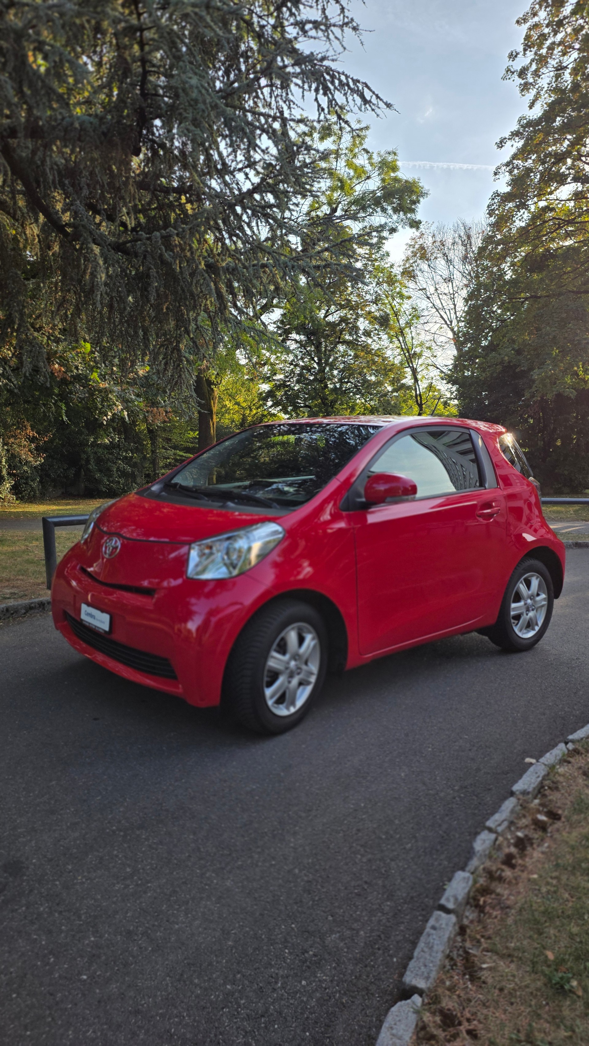 TOYOTA iQ 1.0 VVT-i Luna-image-1
