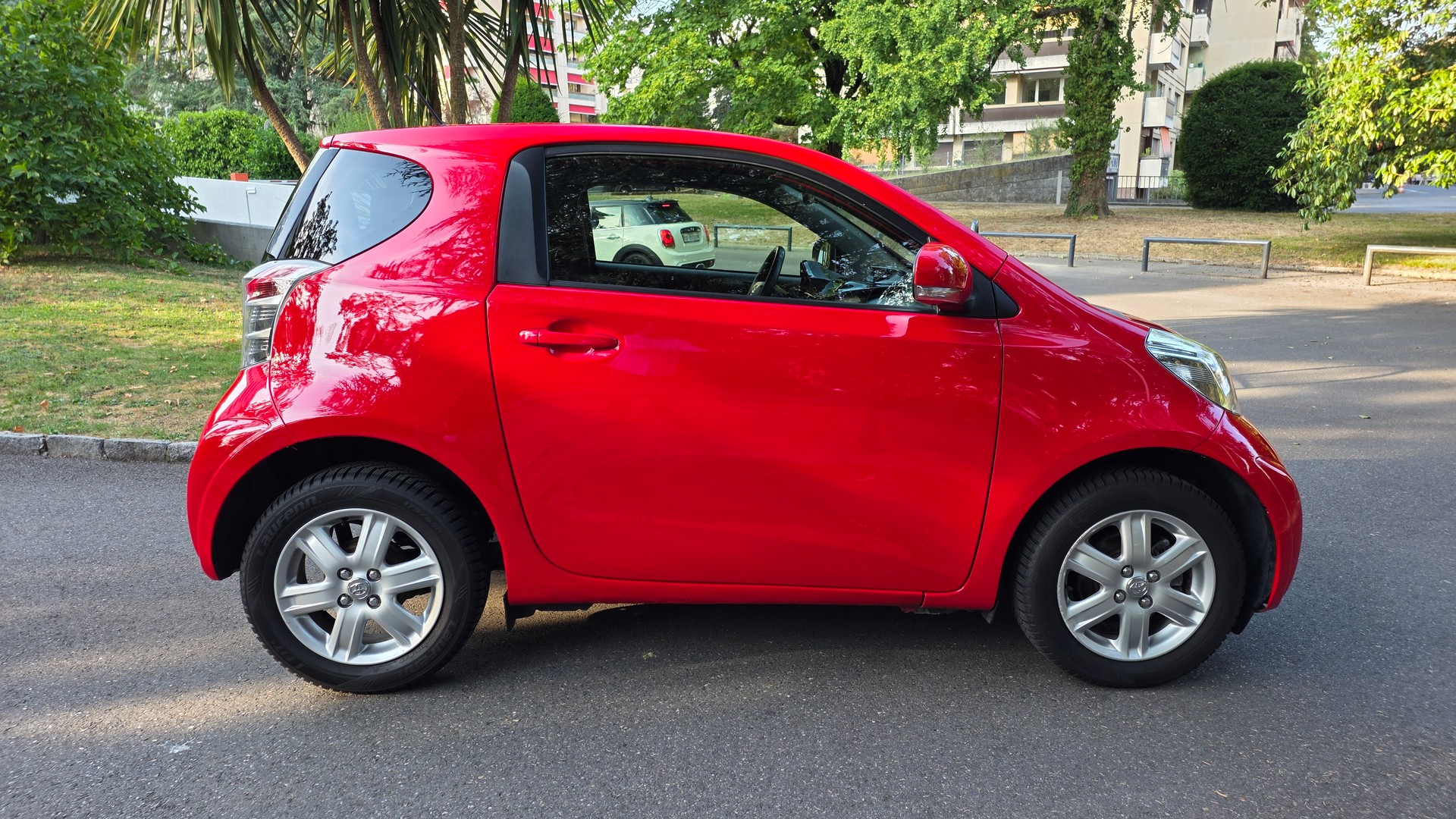 TOYOTA iQ 1.0 VVT-i Luna-image-4