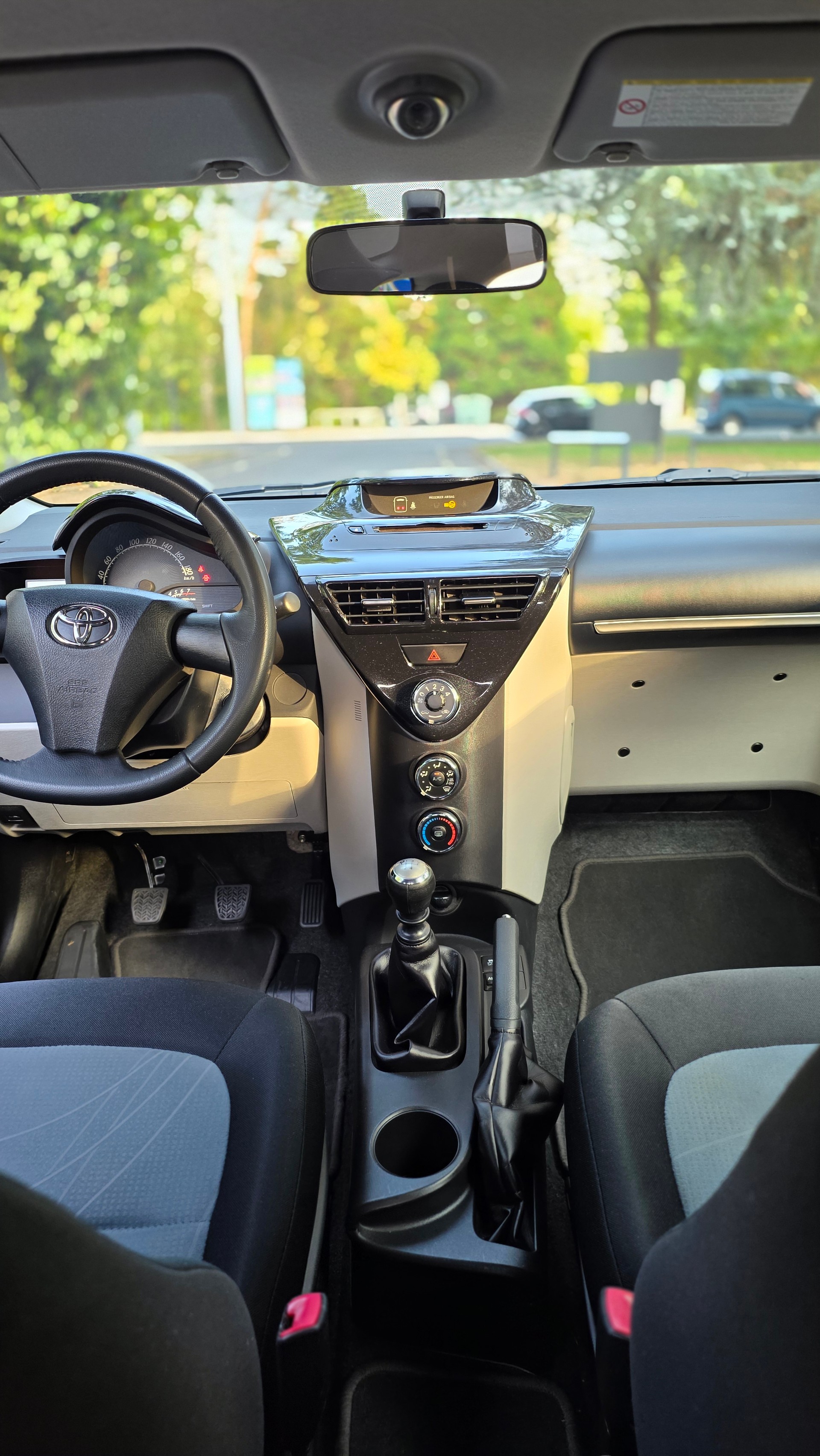 TOYOTA iQ 1.0 VVT-i Luna-image-10