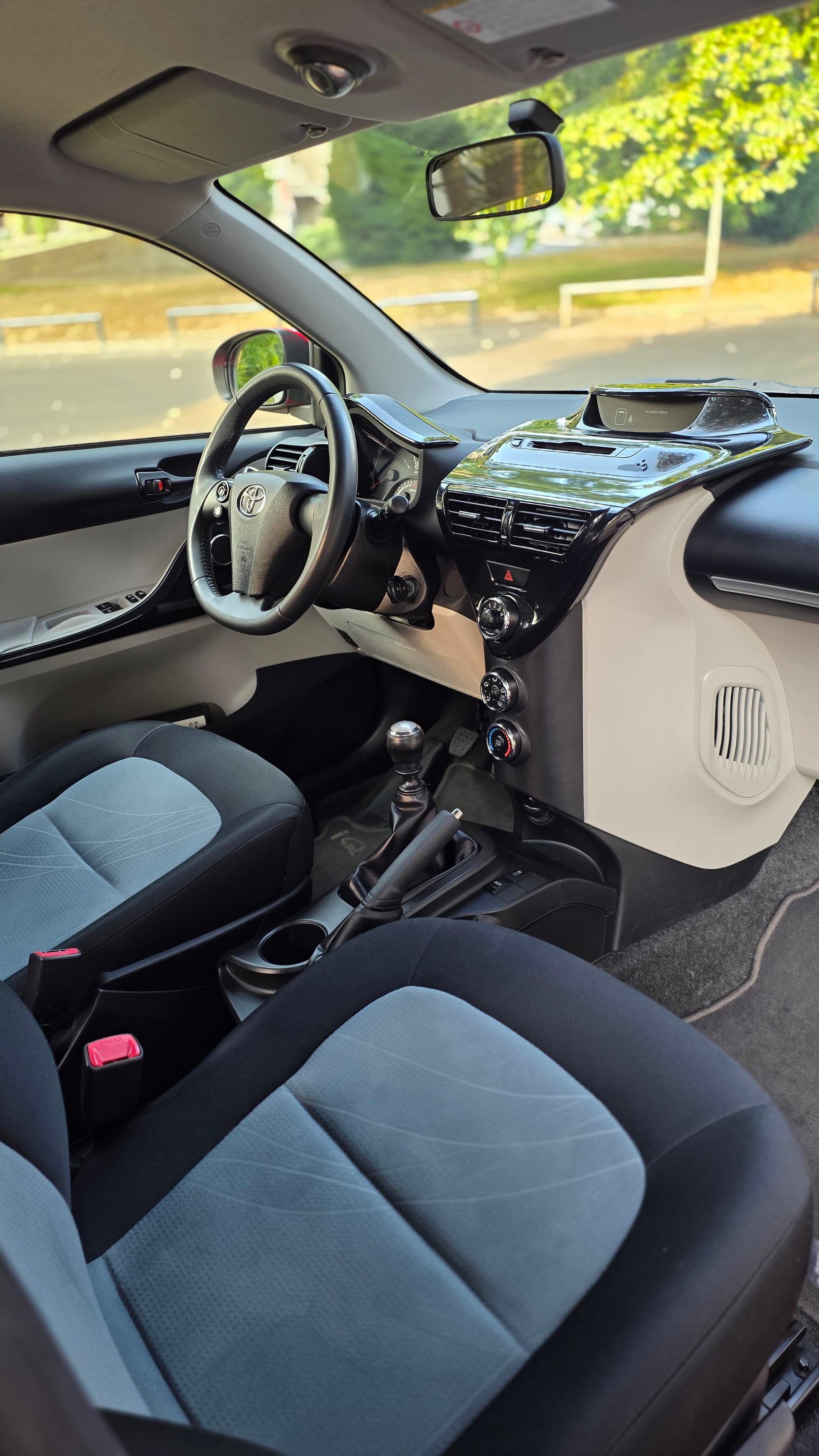 TOYOTA iQ 1.0 VVT-i Luna-image-9