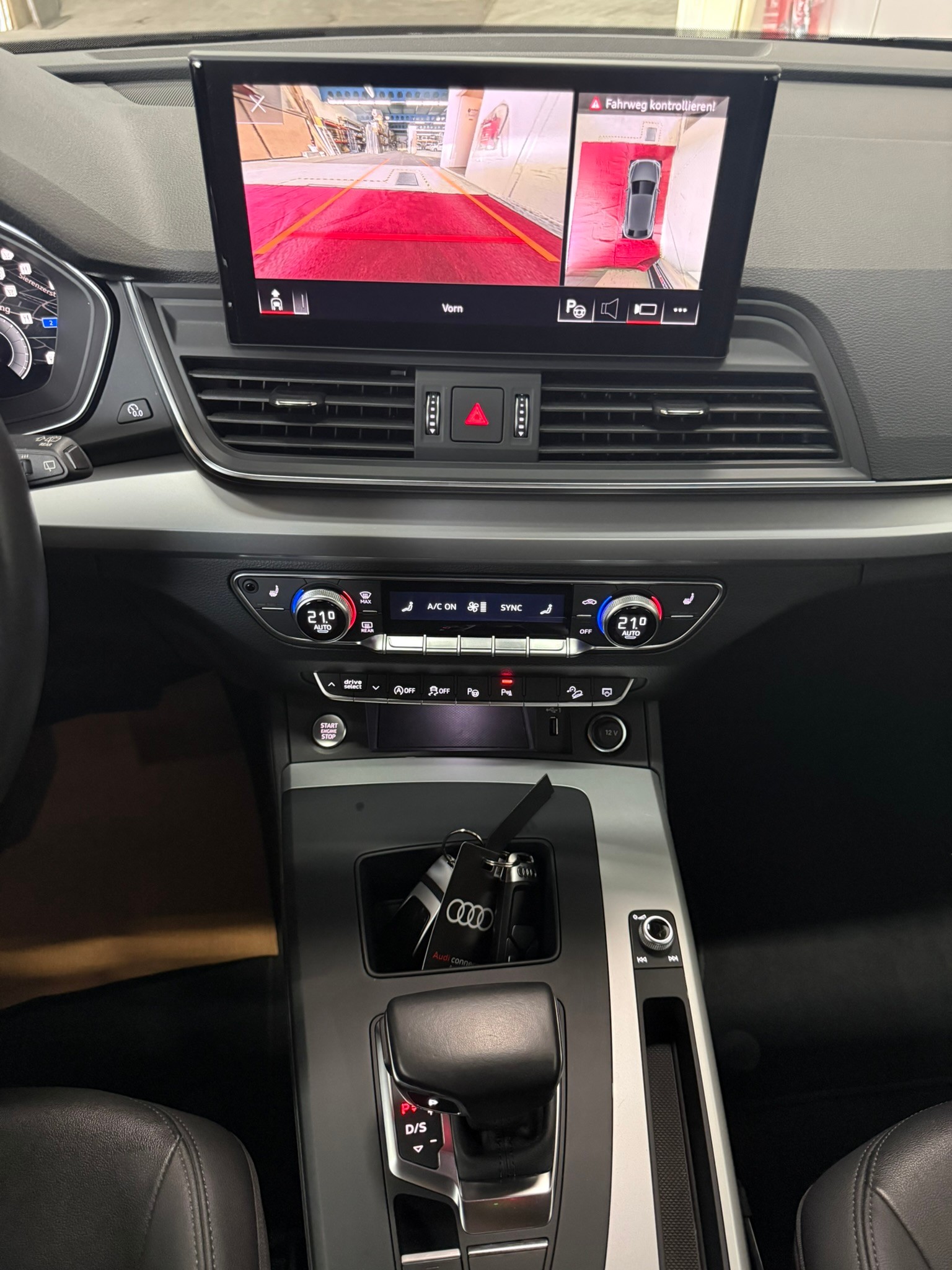 AUDI Q5 Sportback 40 TDI S line quattro S-tronic-image-11