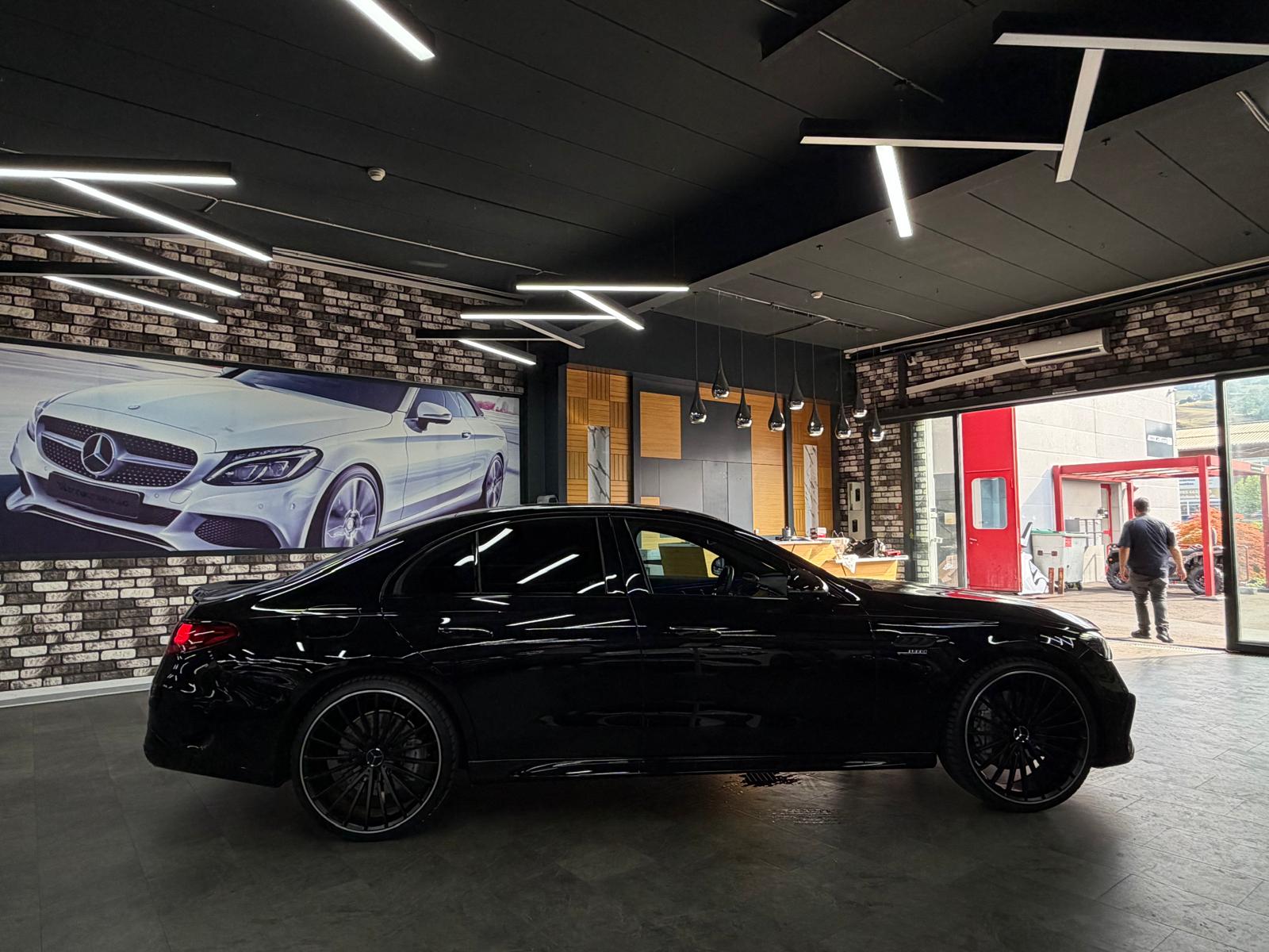 MERCEDES-BENZ E 53 AMG Limited All Black Performance Hybrid 4Matic+ 9G-Tronic 5Jahre Werksgarantie&Gratisservice-image-5
