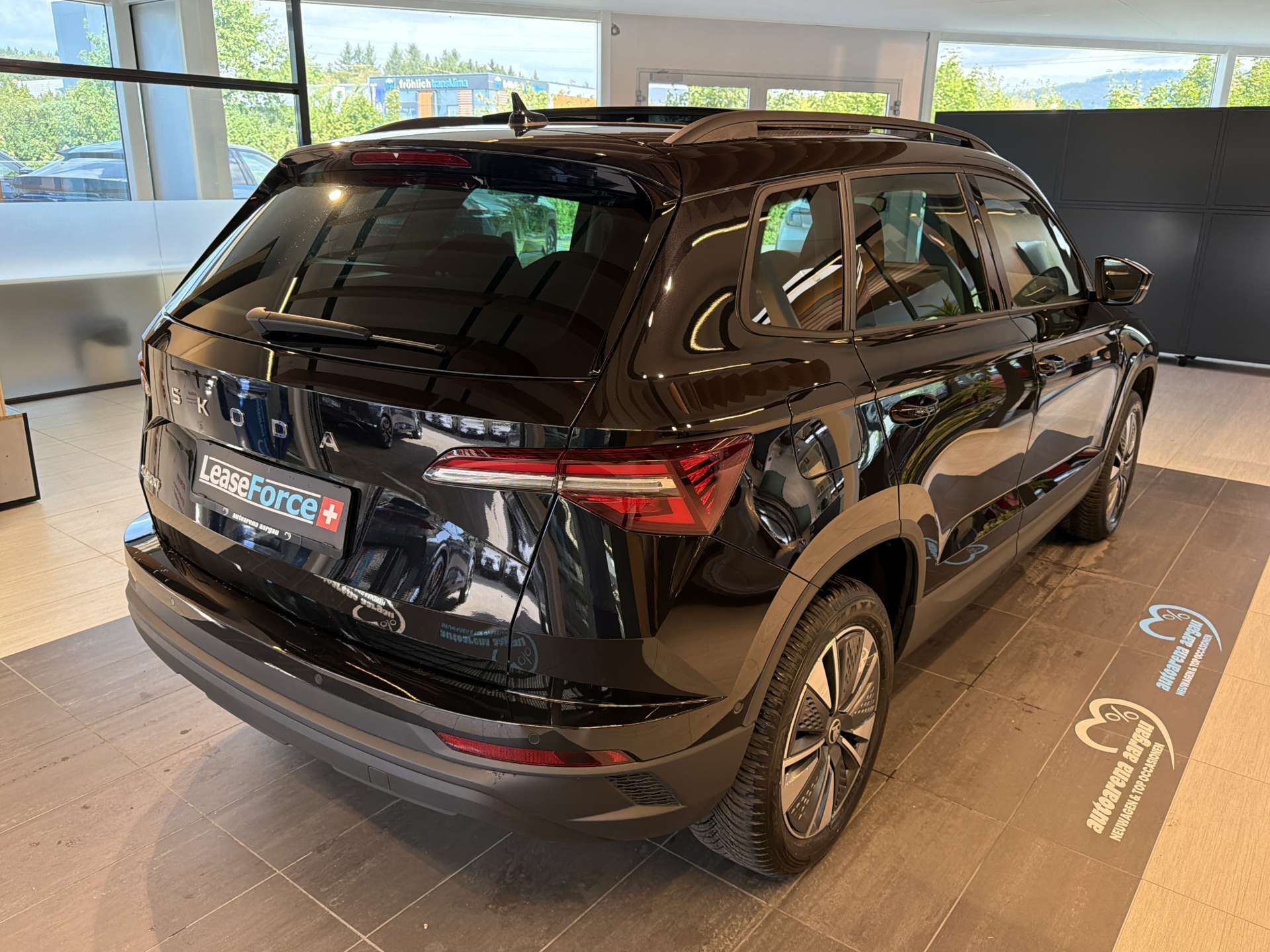 SKODA Karoq 1.5 TSi Tour DSG-Automat-image-2