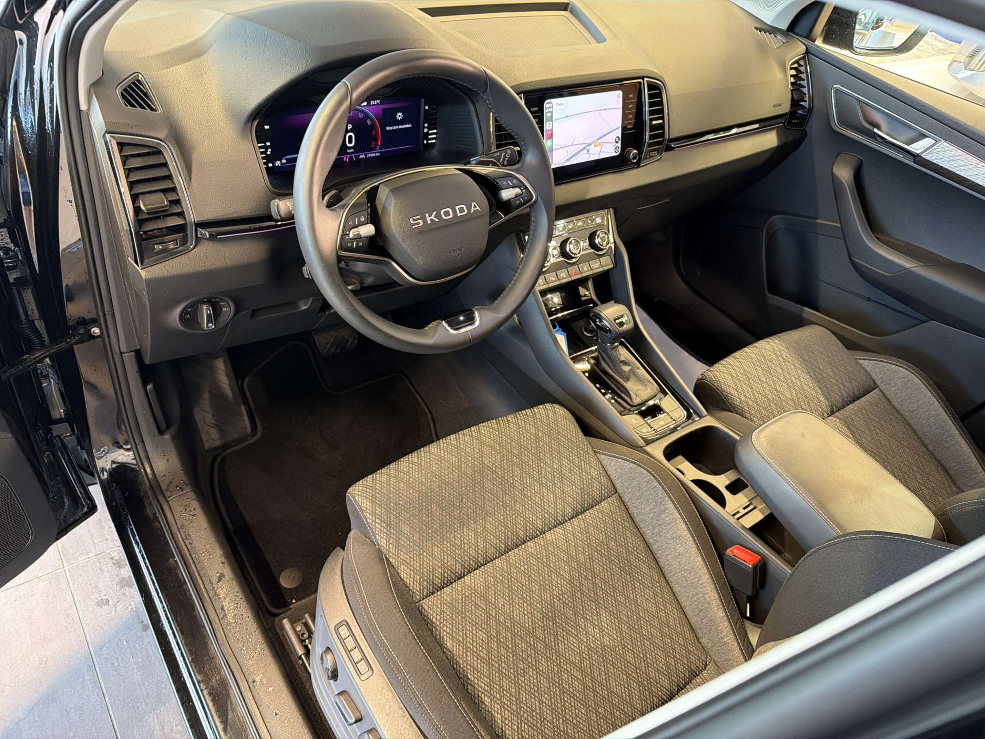 SKODA Karoq 1.5 TSi Tour DSG-Automat-image-5