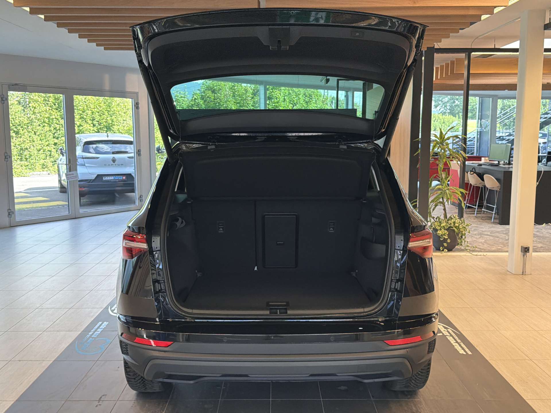 SKODA Karoq 1.5 TSi Tour DSG-Automat-image-7