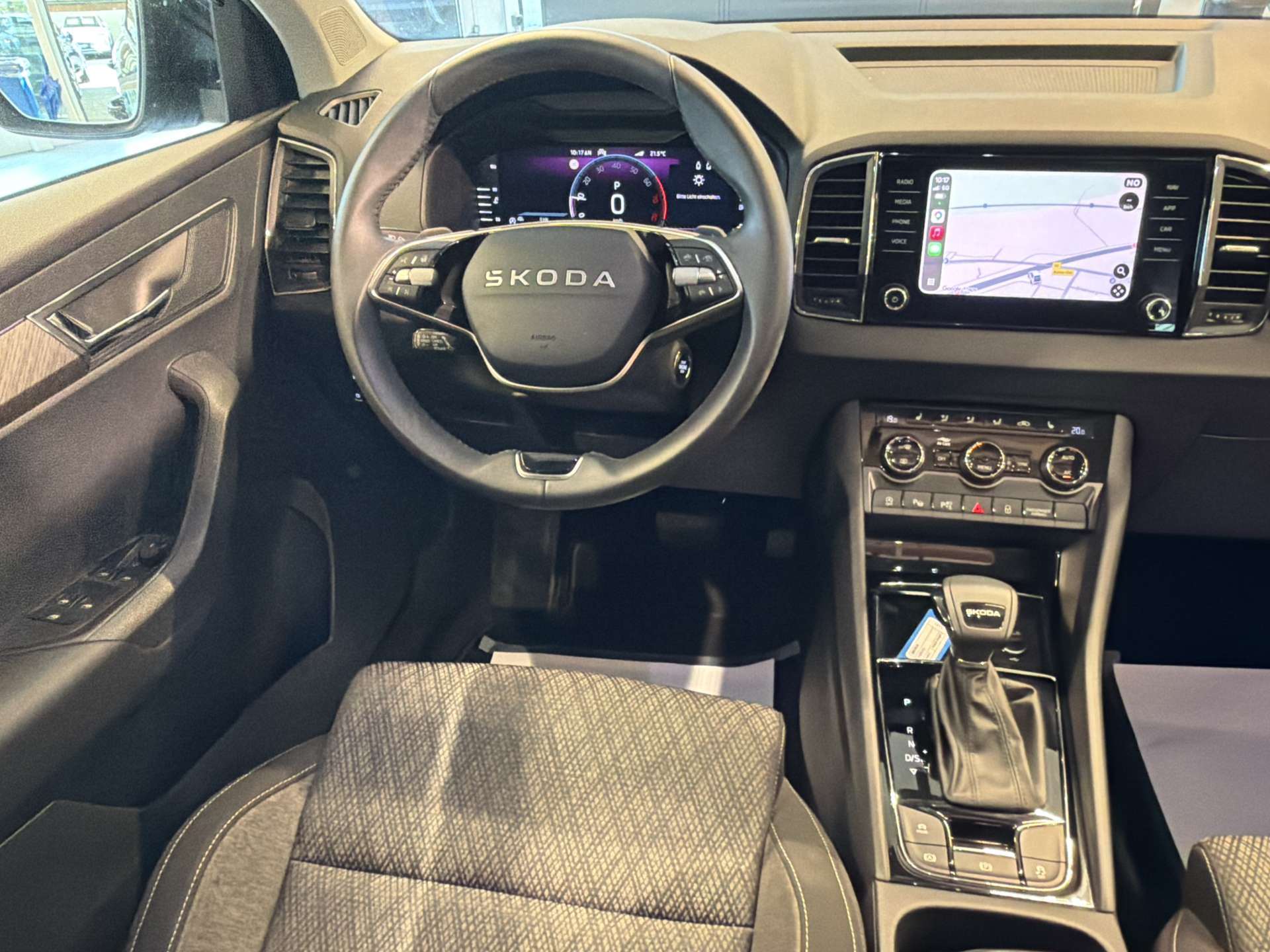 SKODA Karoq 1.5 TSi Tour DSG-Automat-image-4