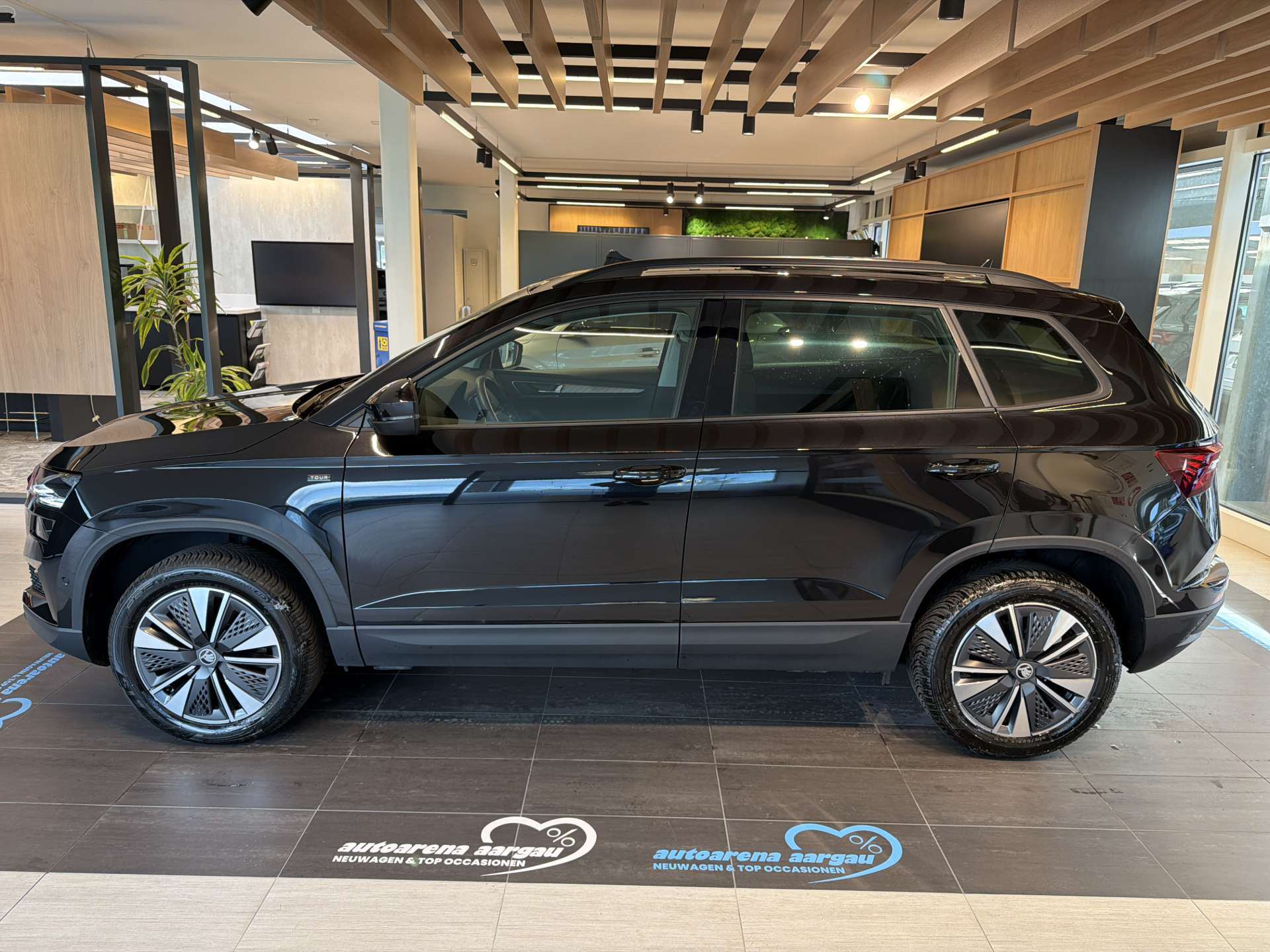SKODA Karoq 1.5 TSi Tour DSG-Automat-image-11