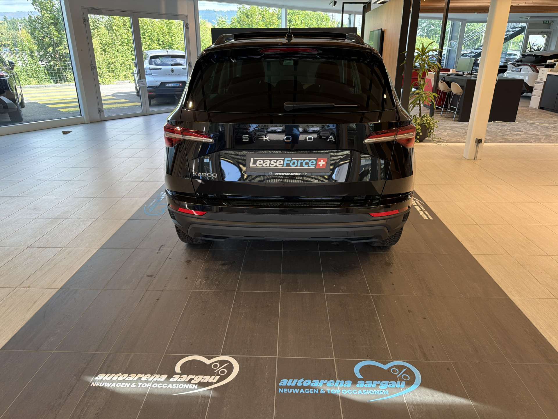 SKODA Karoq 1.5 TSi Tour DSG-Automat-image-12