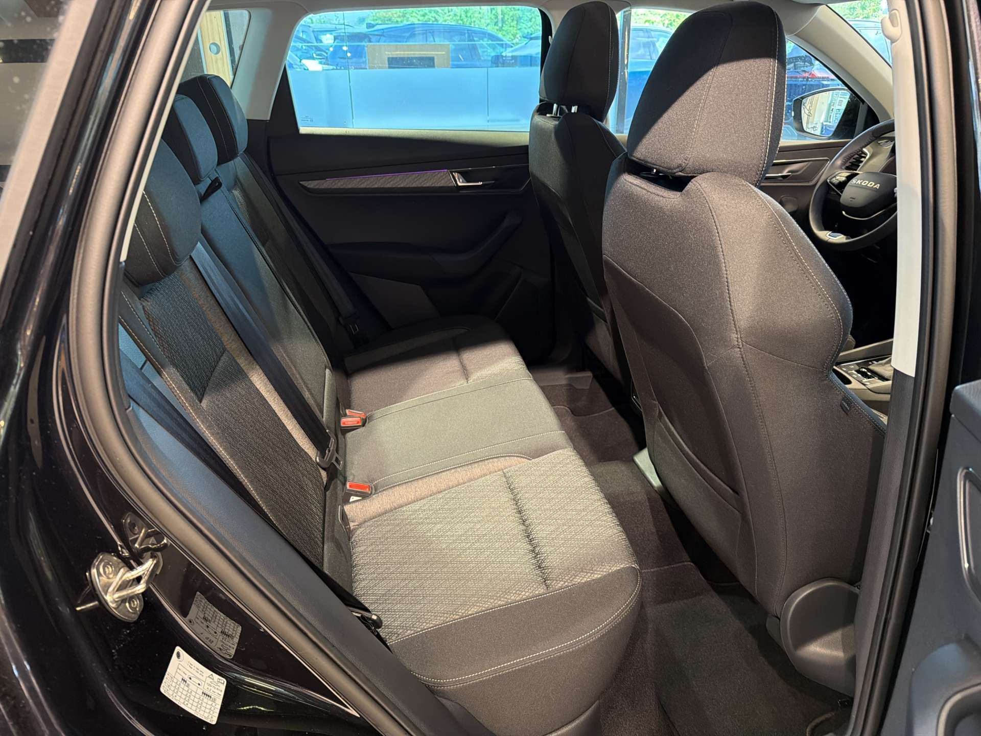 SKODA Karoq 1.5 TSi Tour DSG-Automat-image-6