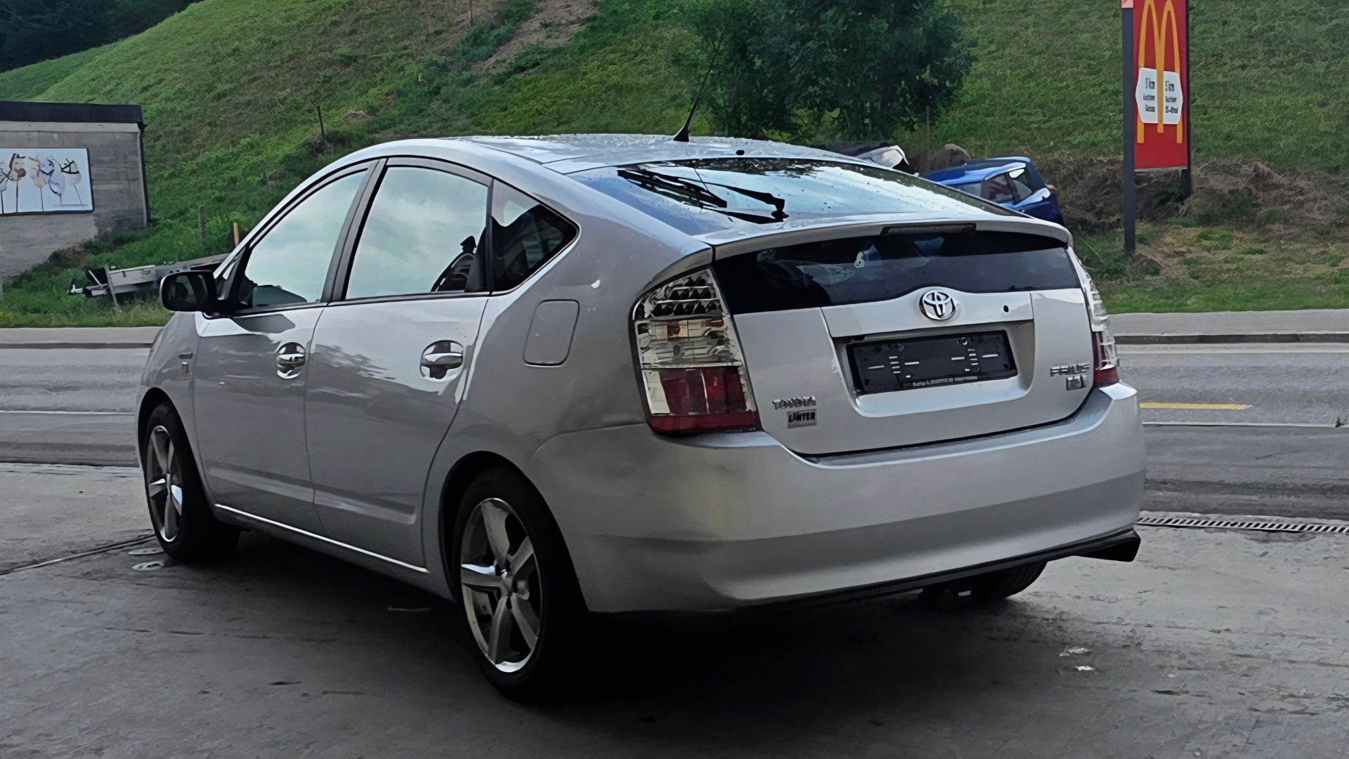 TOYOTA Prius 1.5 16V Hybrid Limited-image-2