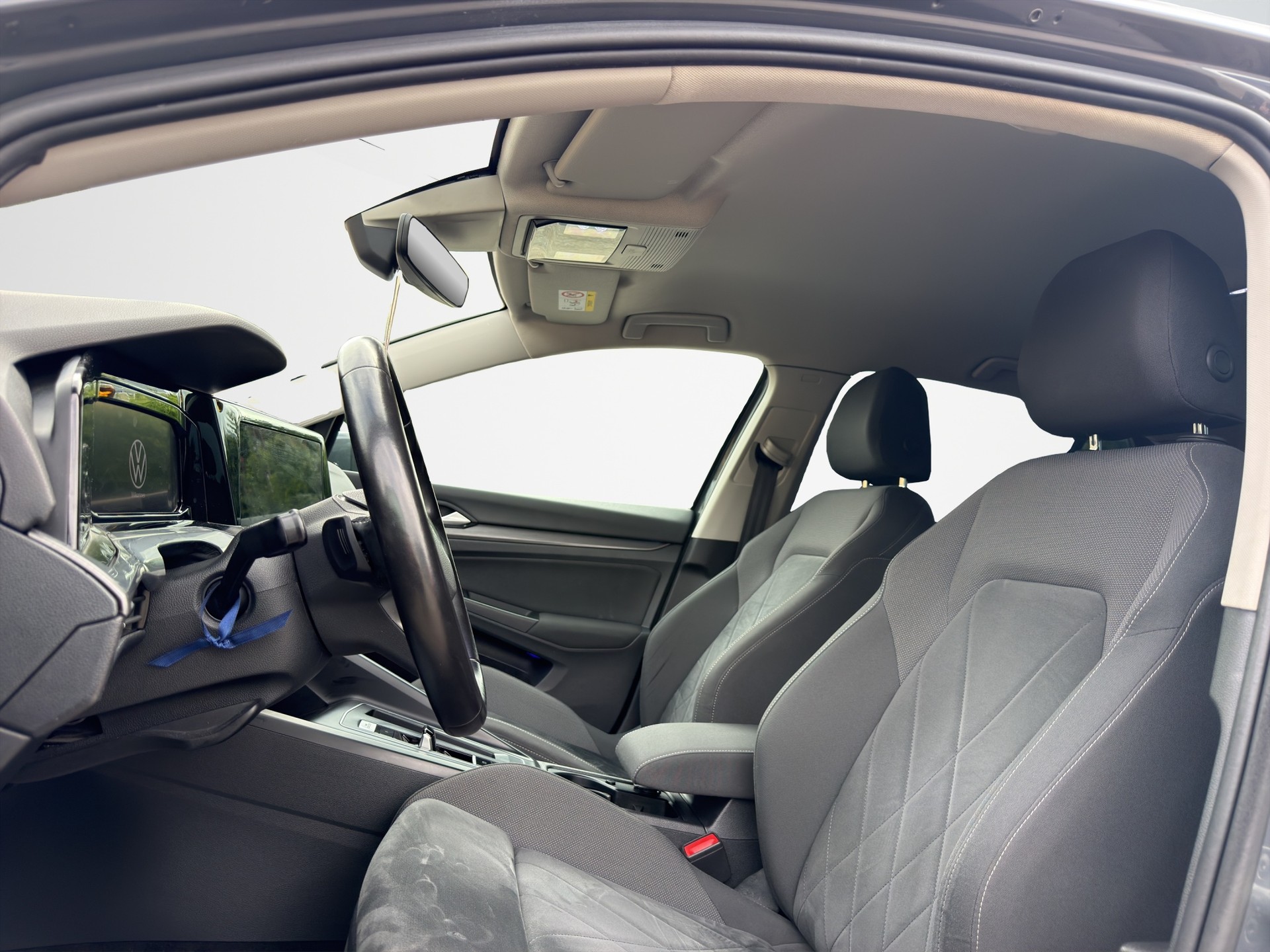 VW Golf 1.5 eTSI mHEV ACT First Edition DSG-image-8