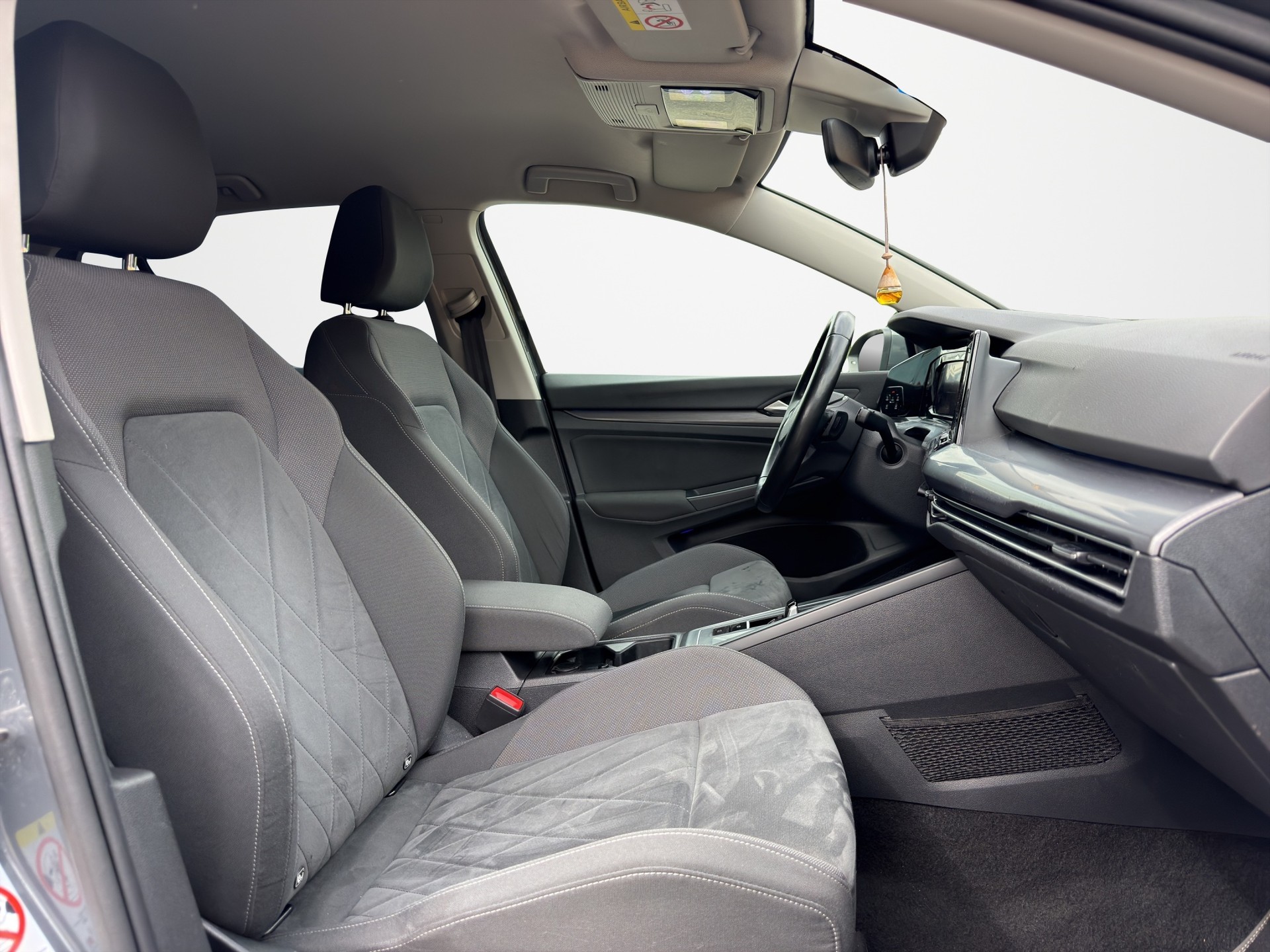 VW Golf 1.5 eTSI mHEV ACT First Edition DSG-image-16