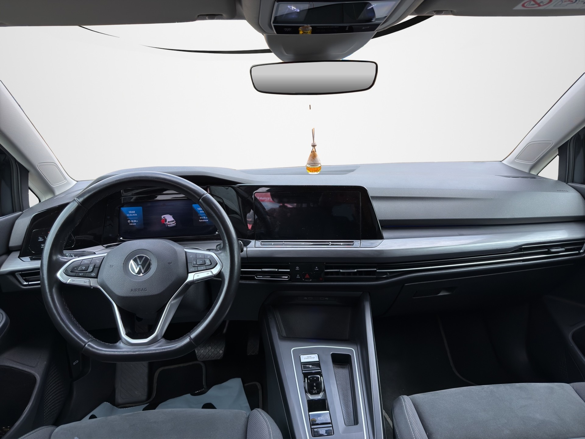 VW Golf 1.5 eTSI mHEV ACT First Edition DSG-image-9
