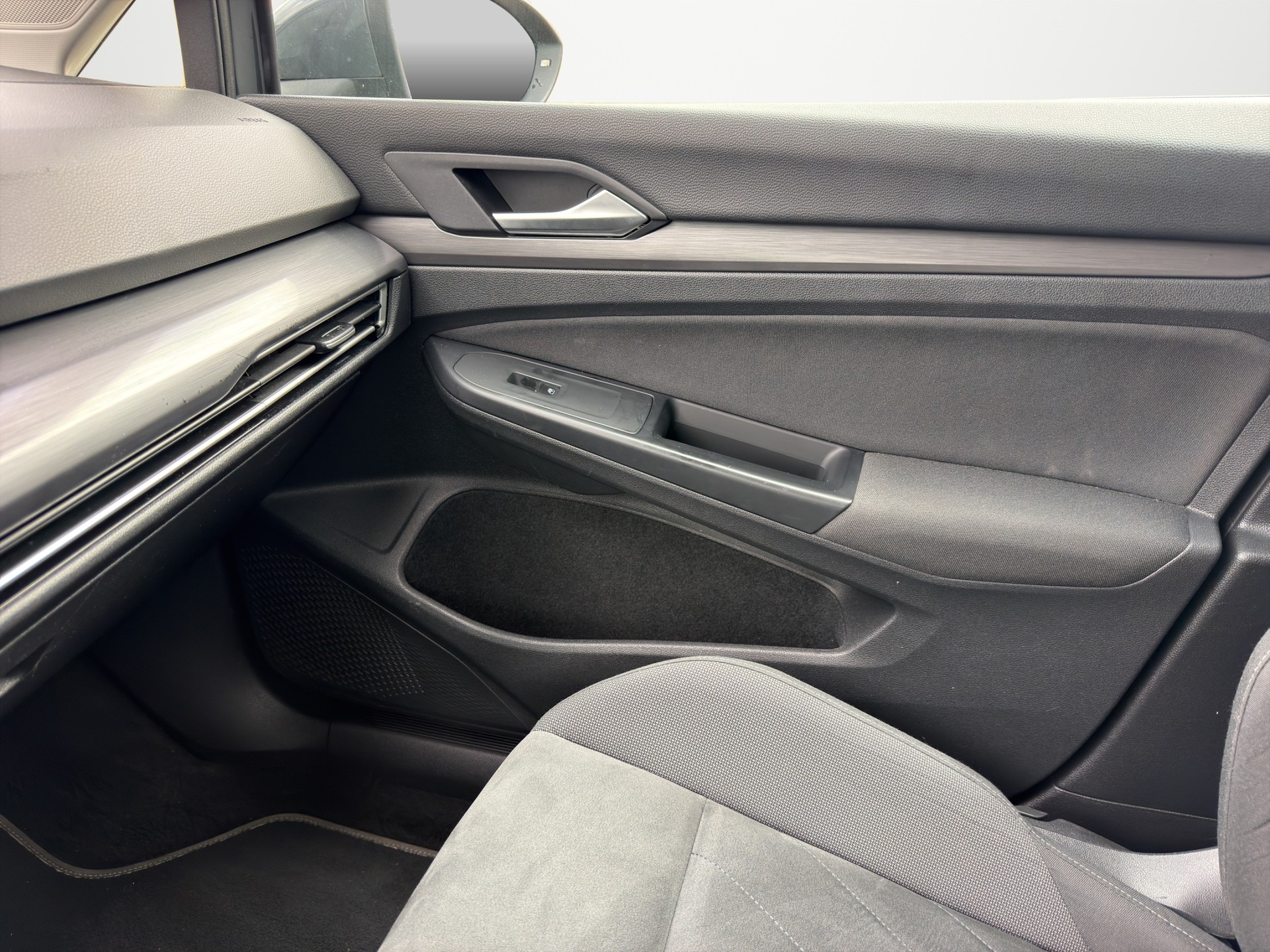 VW Golf 1.5 eTSI mHEV ACT First Edition DSG-image-14
