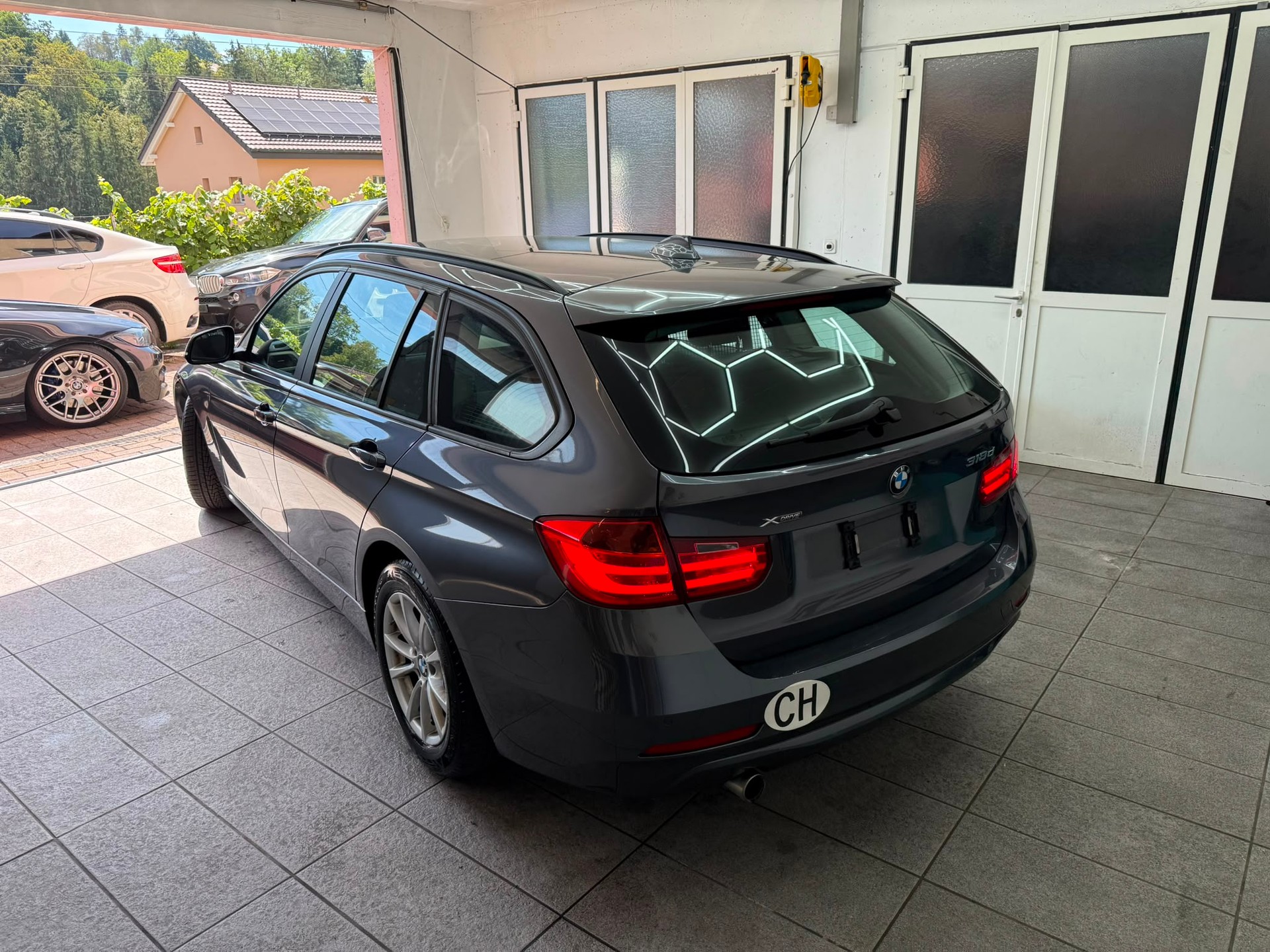 BMW 318d xDrive Touring-image-1