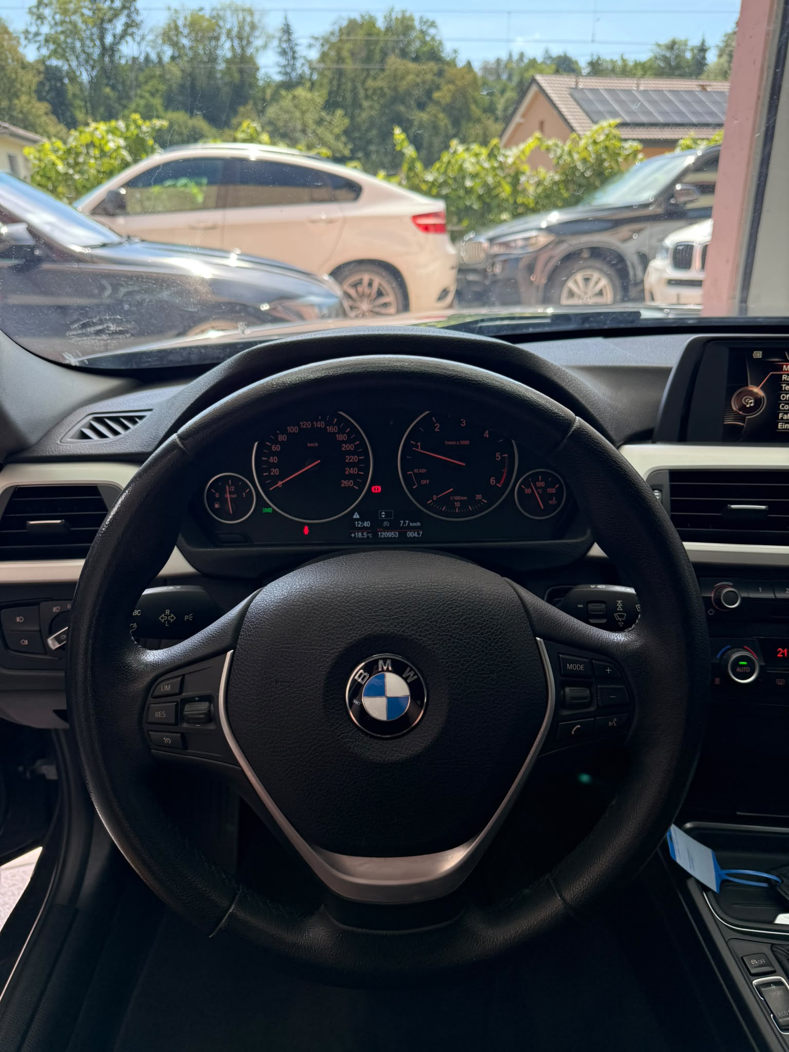 BMW 318d xDrive Touring-image-7