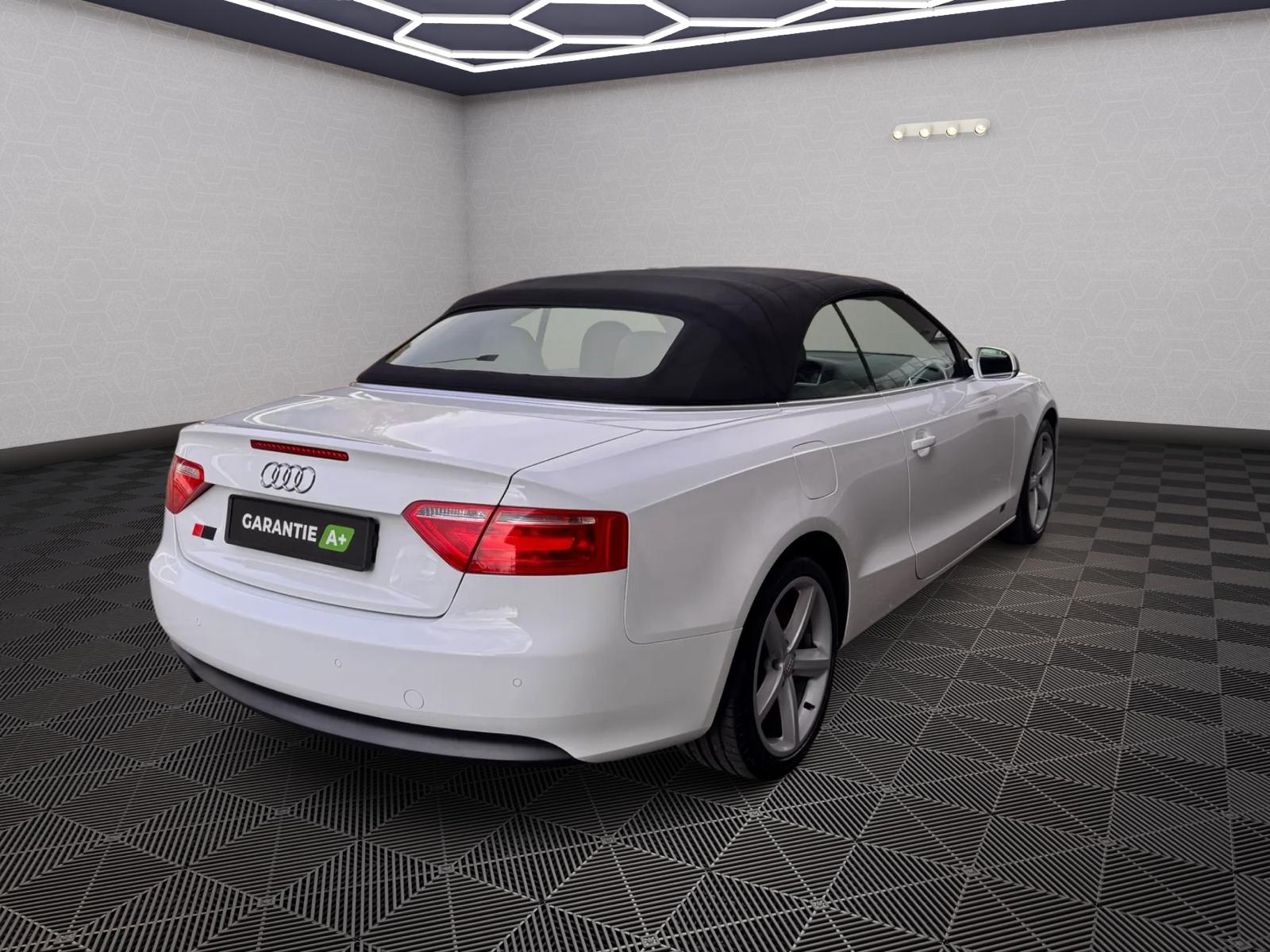 AUDI A5 Cabriolet 2.0 TDI-image-6