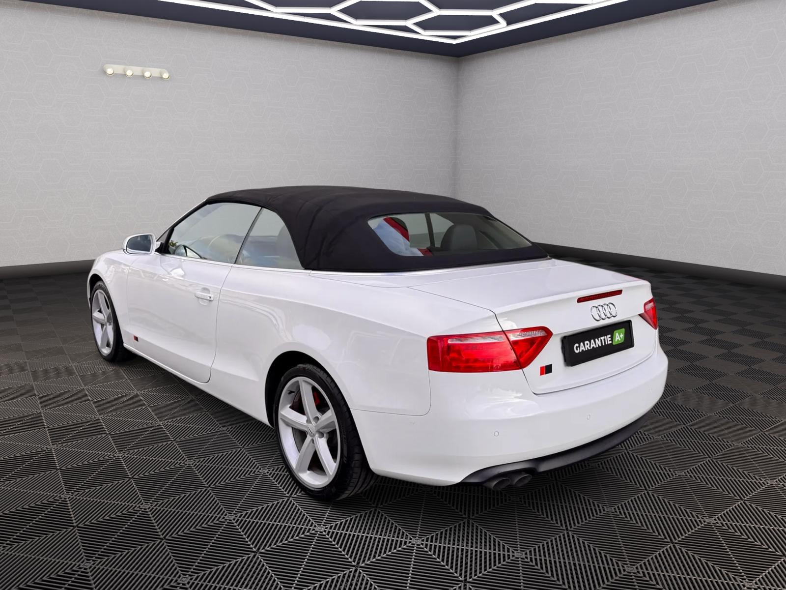 AUDI A5 Cabriolet 2.0 TDI-image-5