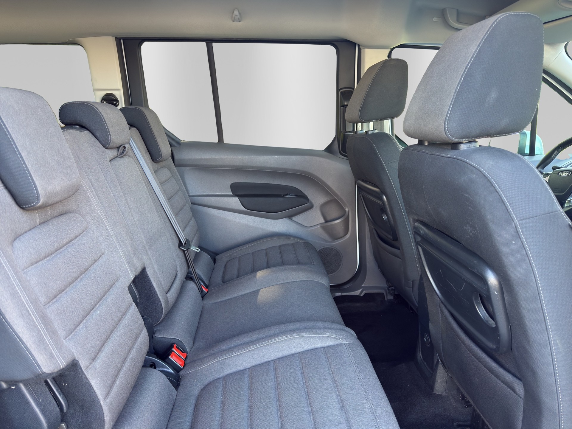 FORD Grand Tourneo Connect 1.5 EcoBlue Titanium Automat-image-15