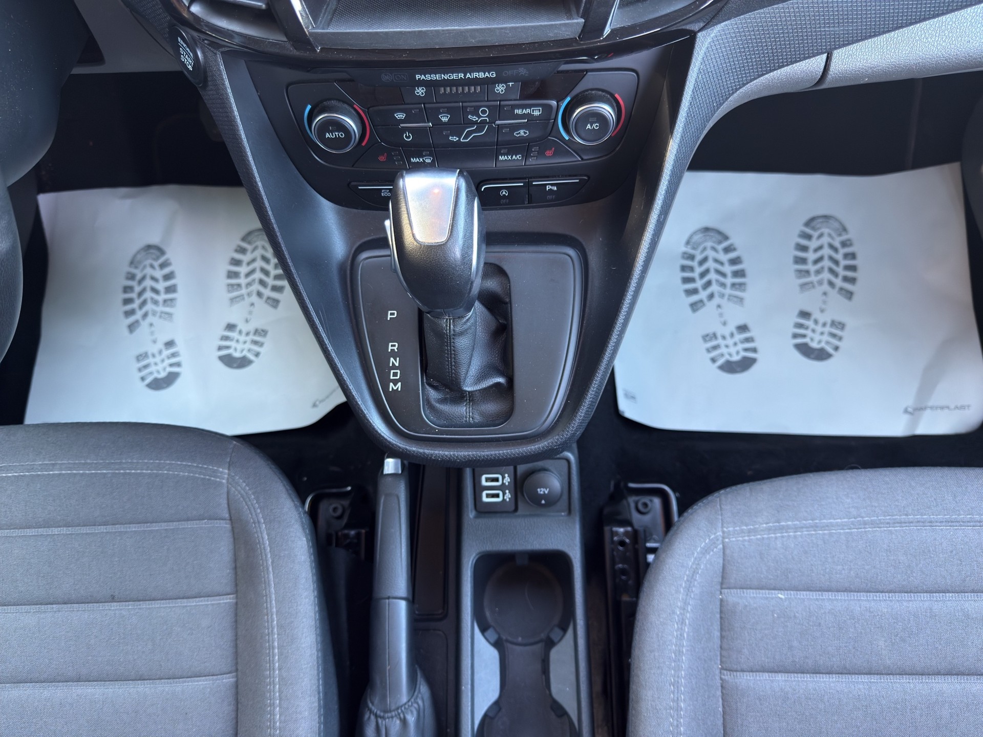 FORD Grand Tourneo Connect 1.5 EcoBlue Titanium Automat-image-12