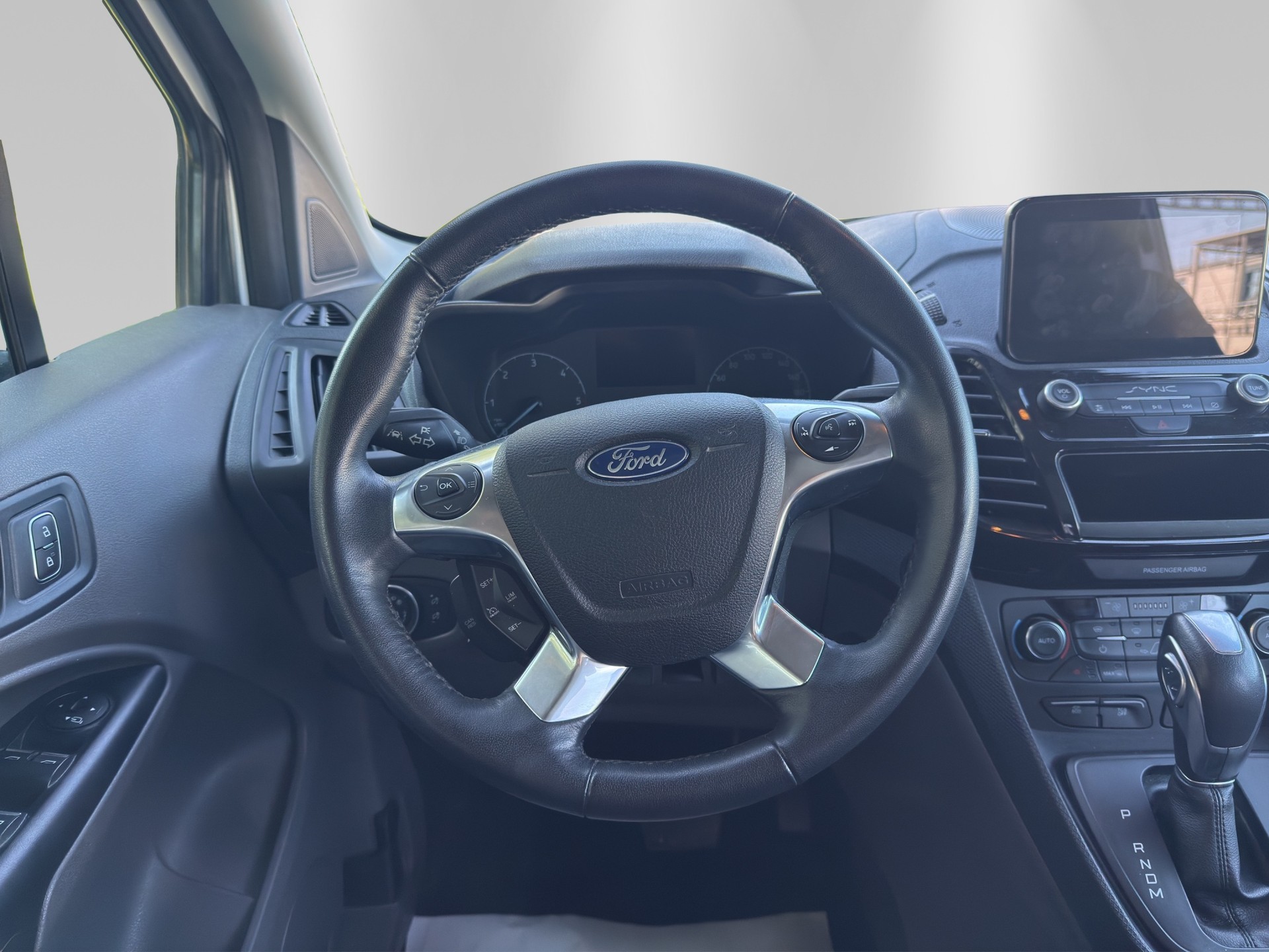 FORD Grand Tourneo Connect 1.5 EcoBlue Titanium Automat-image-10