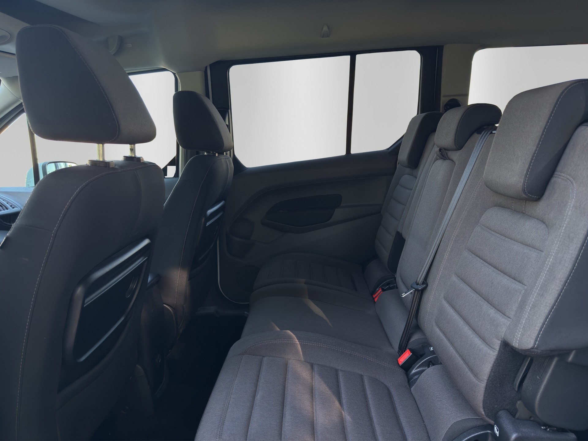 FORD Grand Tourneo Connect 1.5 EcoBlue Titanium Automat-image-14