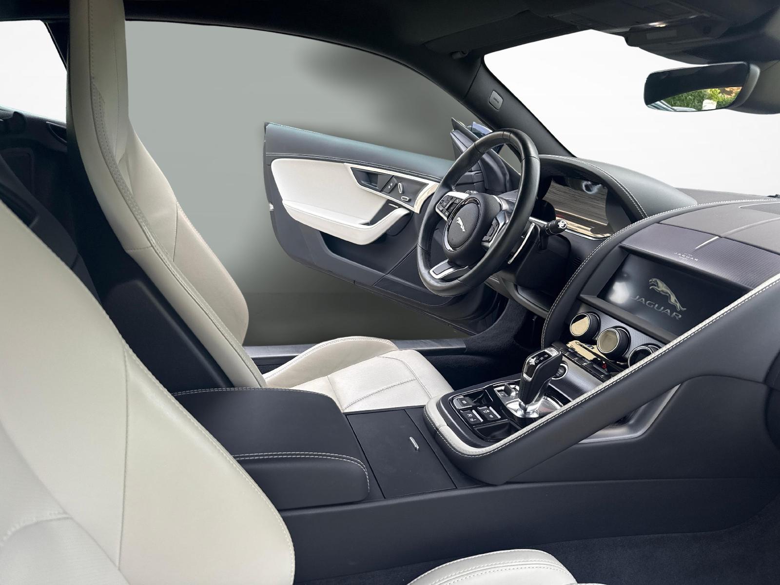 JAGUAR F-Type Coupé 2.0 R-Dynamic-image-9