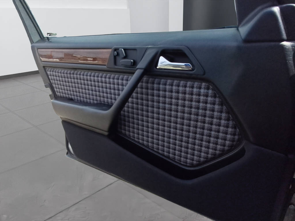 MERCEDES-BENZ E 280-image-12
