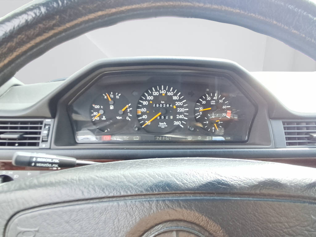 MERCEDES-BENZ E 280-image-13