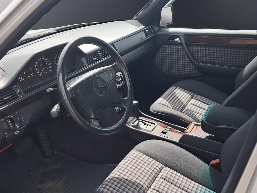 MERCEDES-BENZ E 280-image-8