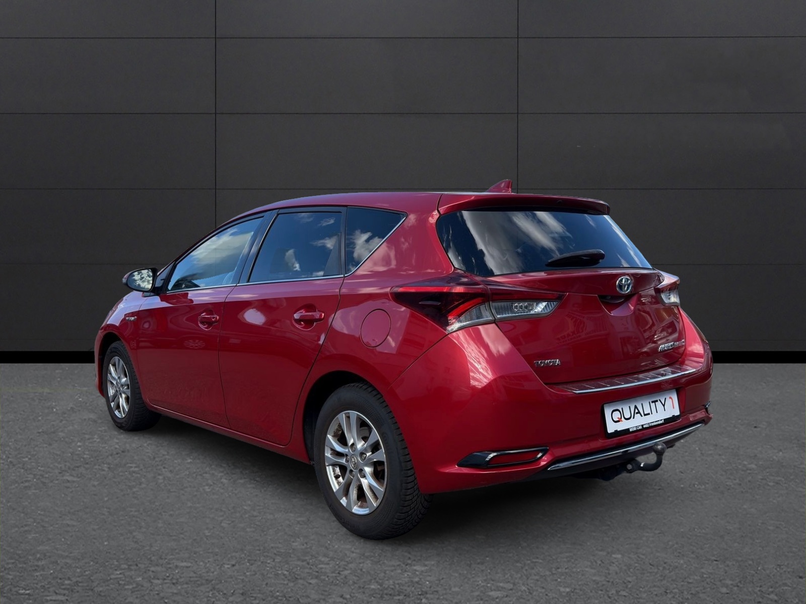 TOYOTA Auris 1.8 HSD Luna e-CVT-image-2