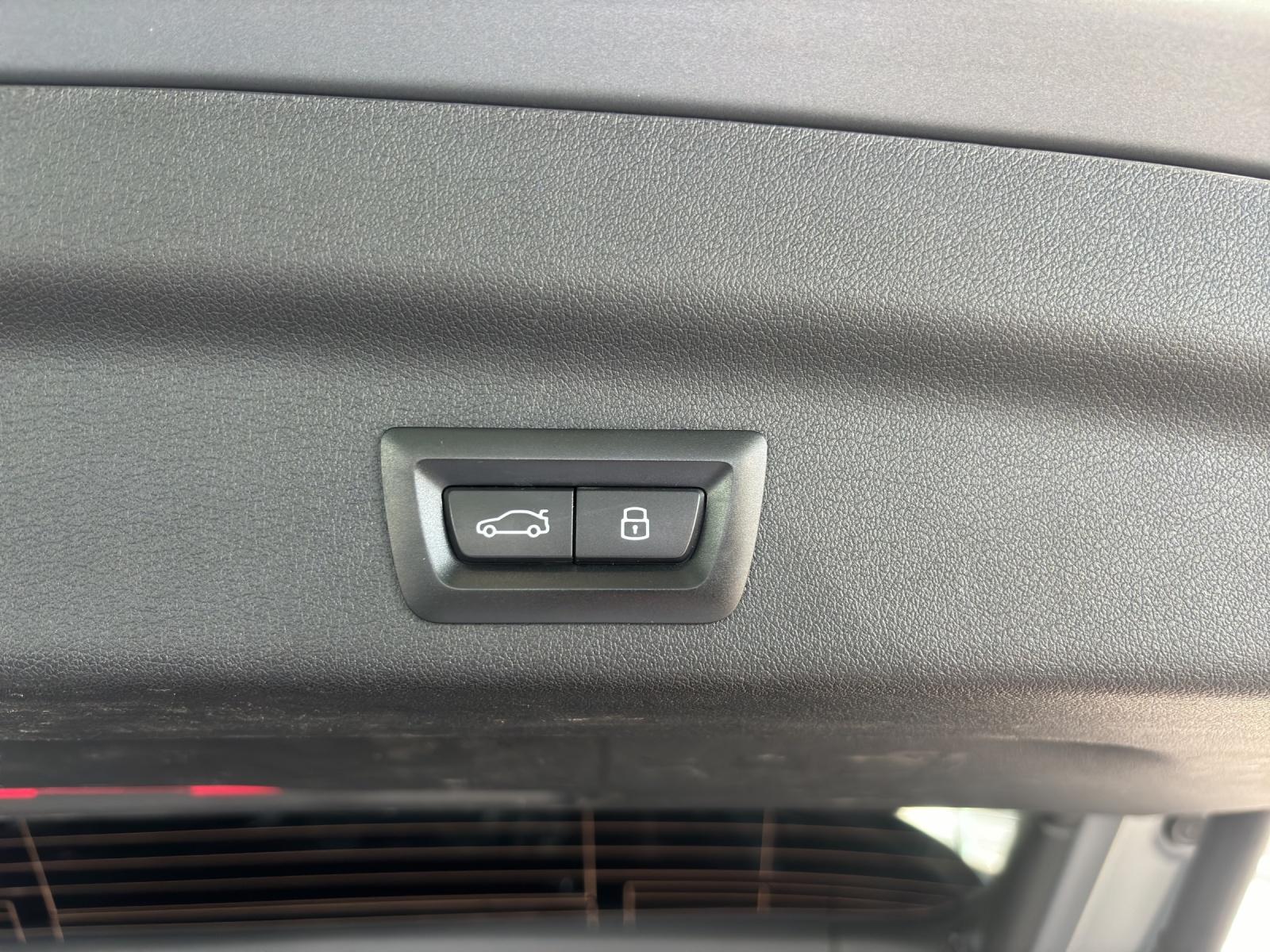 BMW X1 23i xDrive paddles-image-23