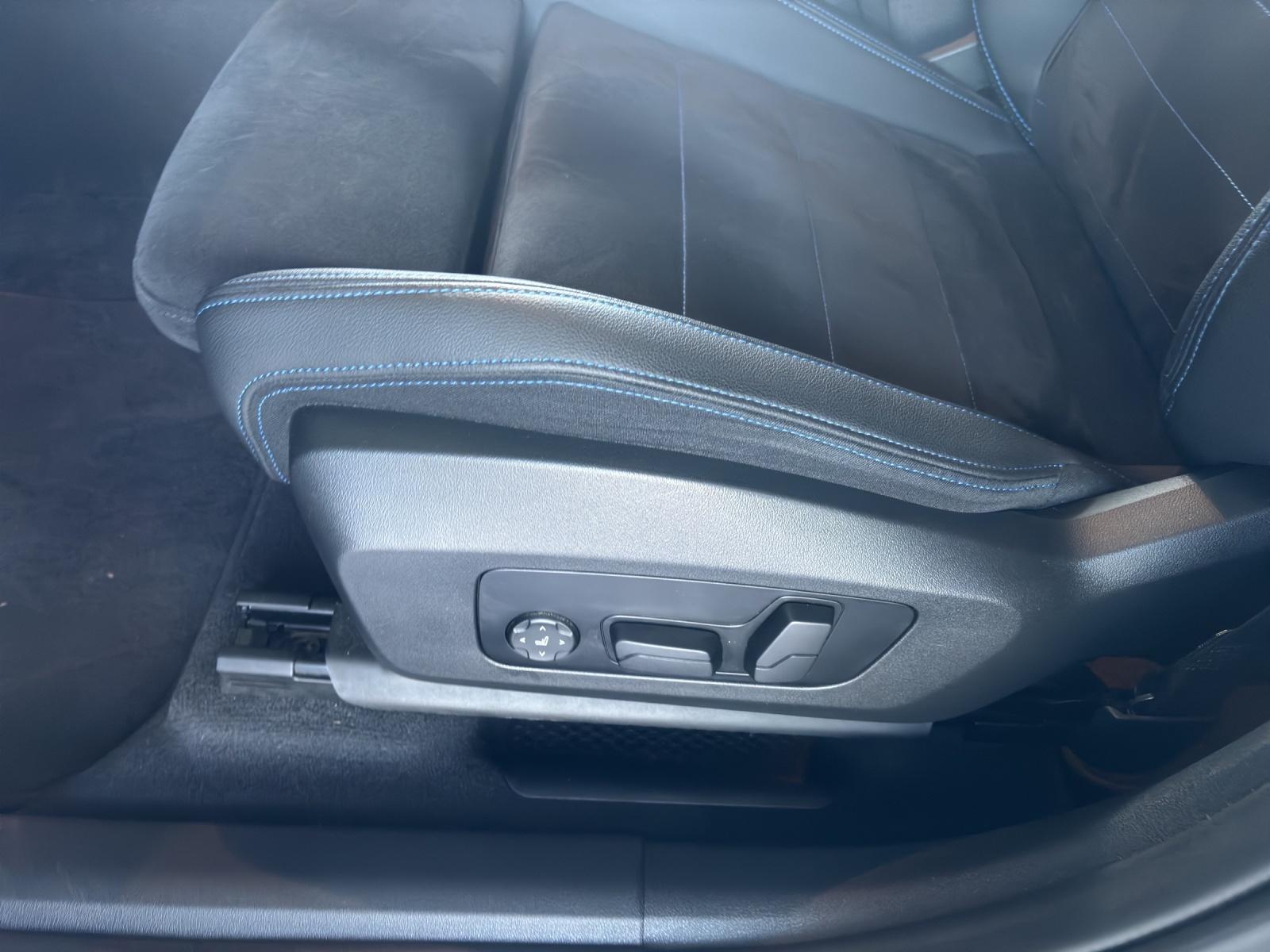 BMW X1 23i xDrive paddles-image-16