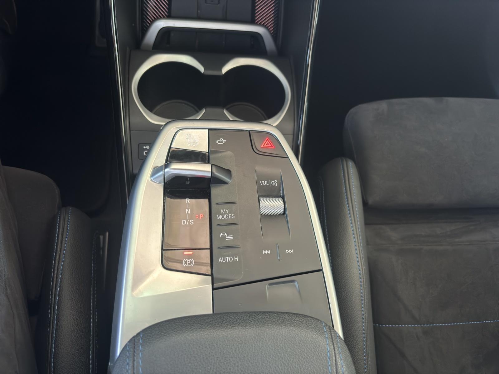 BMW X1 23i xDrive paddles-image-12
