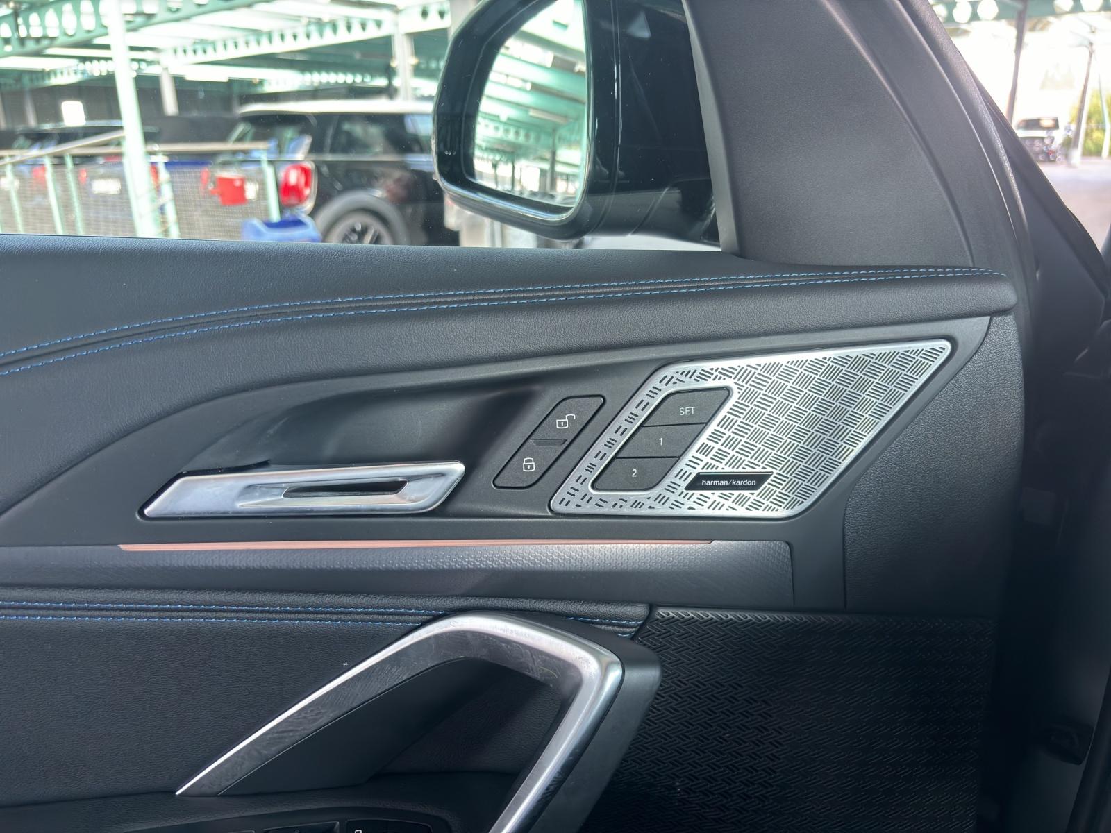 BMW X1 23i xDrive paddles-image-18