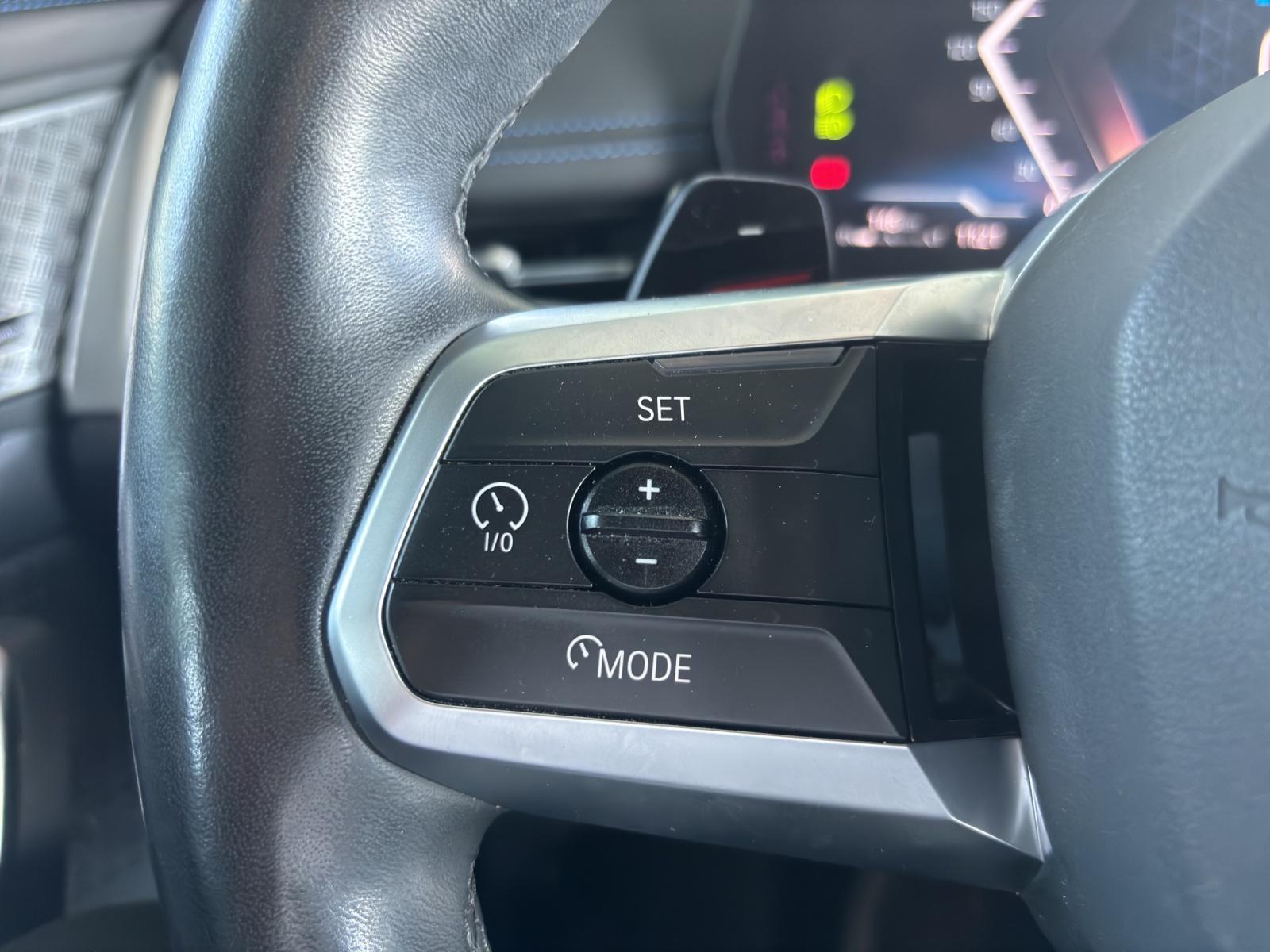 BMW X1 23i xDrive paddles-image-8
