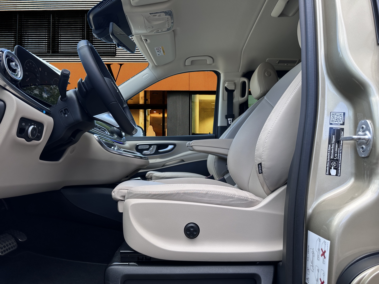 MERCEDES-BENZ V 300 d Exclusive extra lang Van / Top Ausstattung-image-11