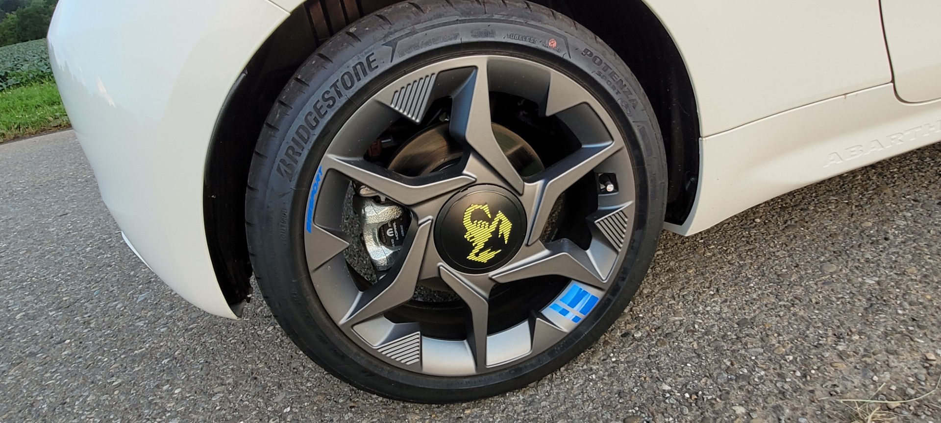 FIAT Abarth 500e-image-10