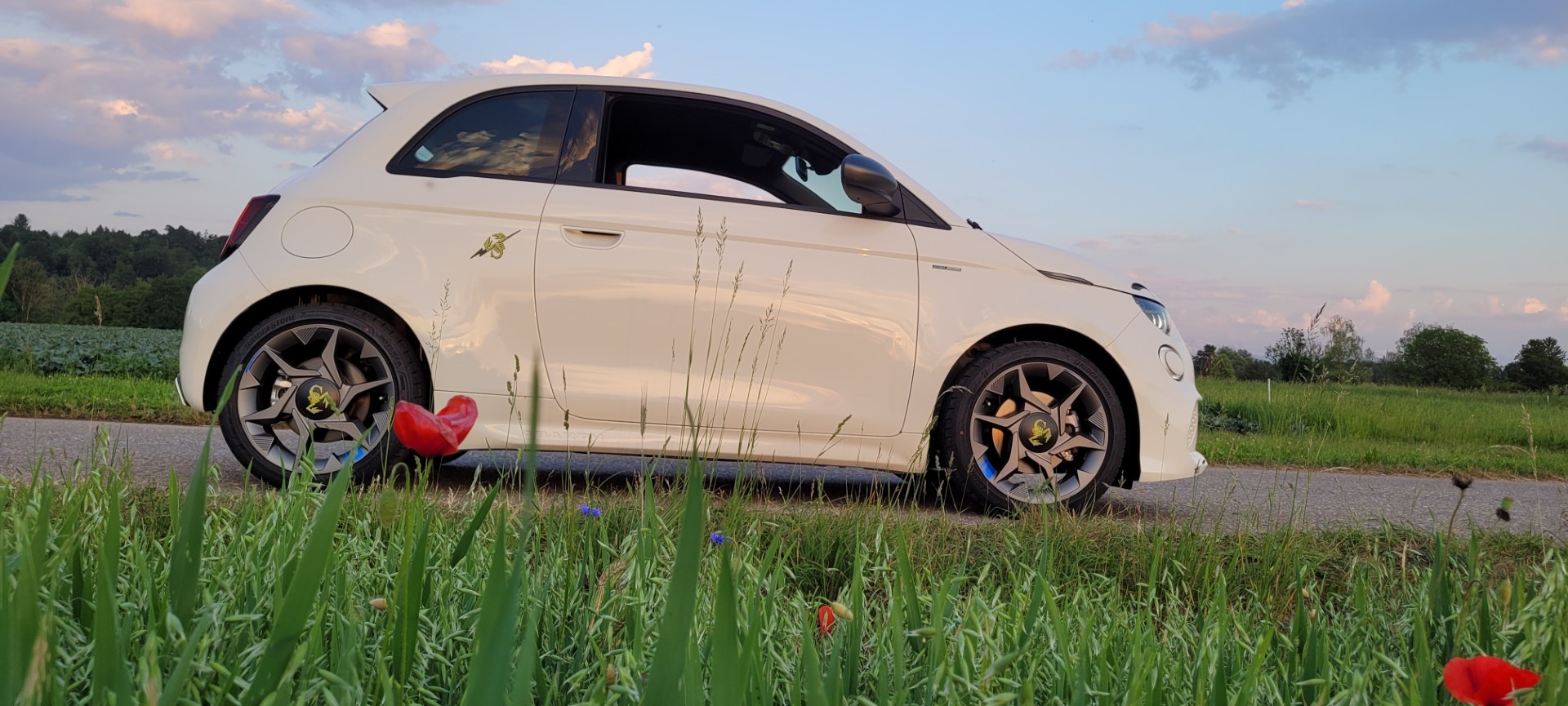 FIAT Abarth 500e-image-2