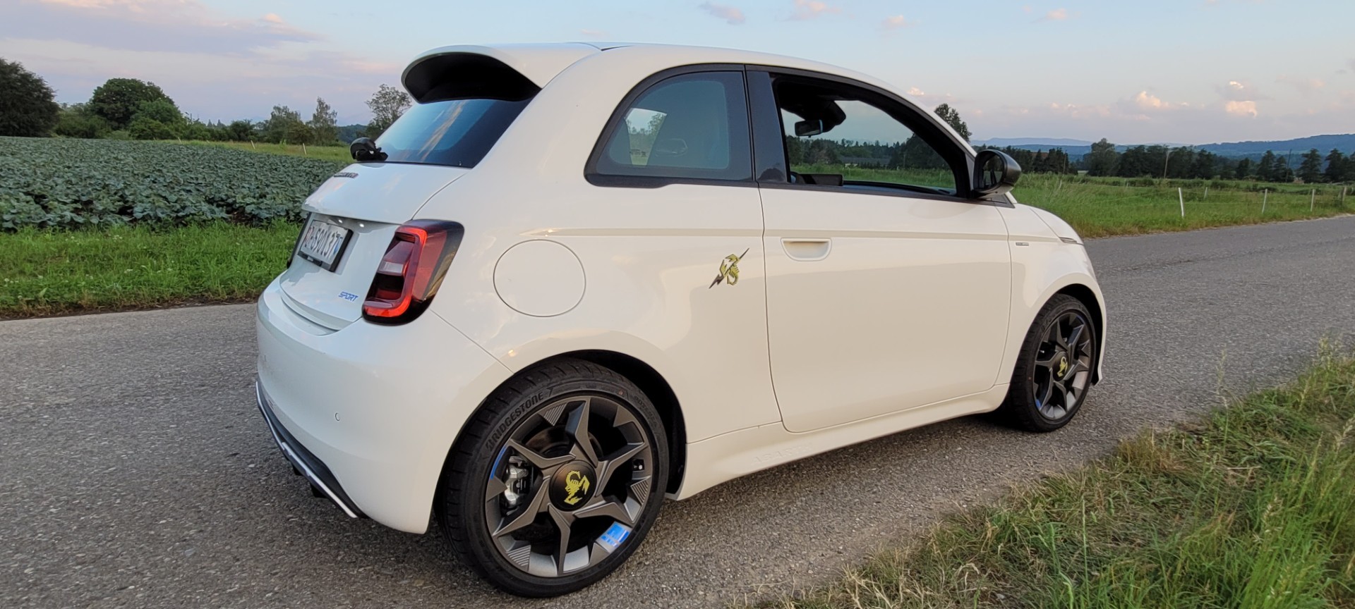 FIAT Abarth 500e-image-9