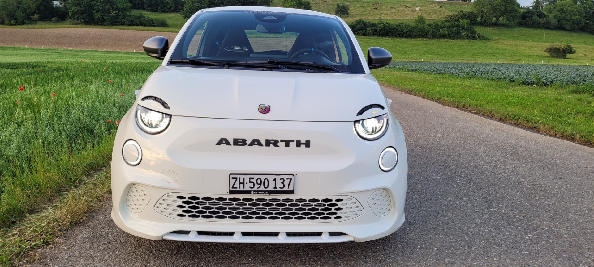 FIAT Abarth 500e-image-1