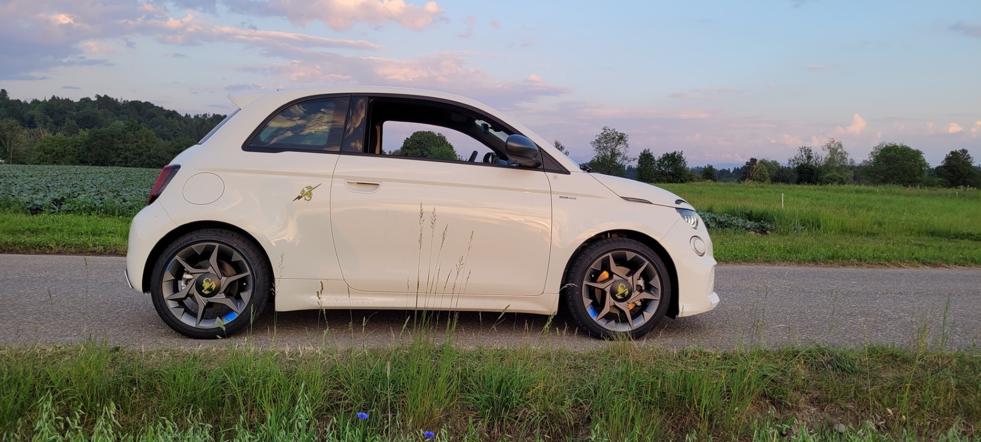 FIAT Abarth 500e-image-8